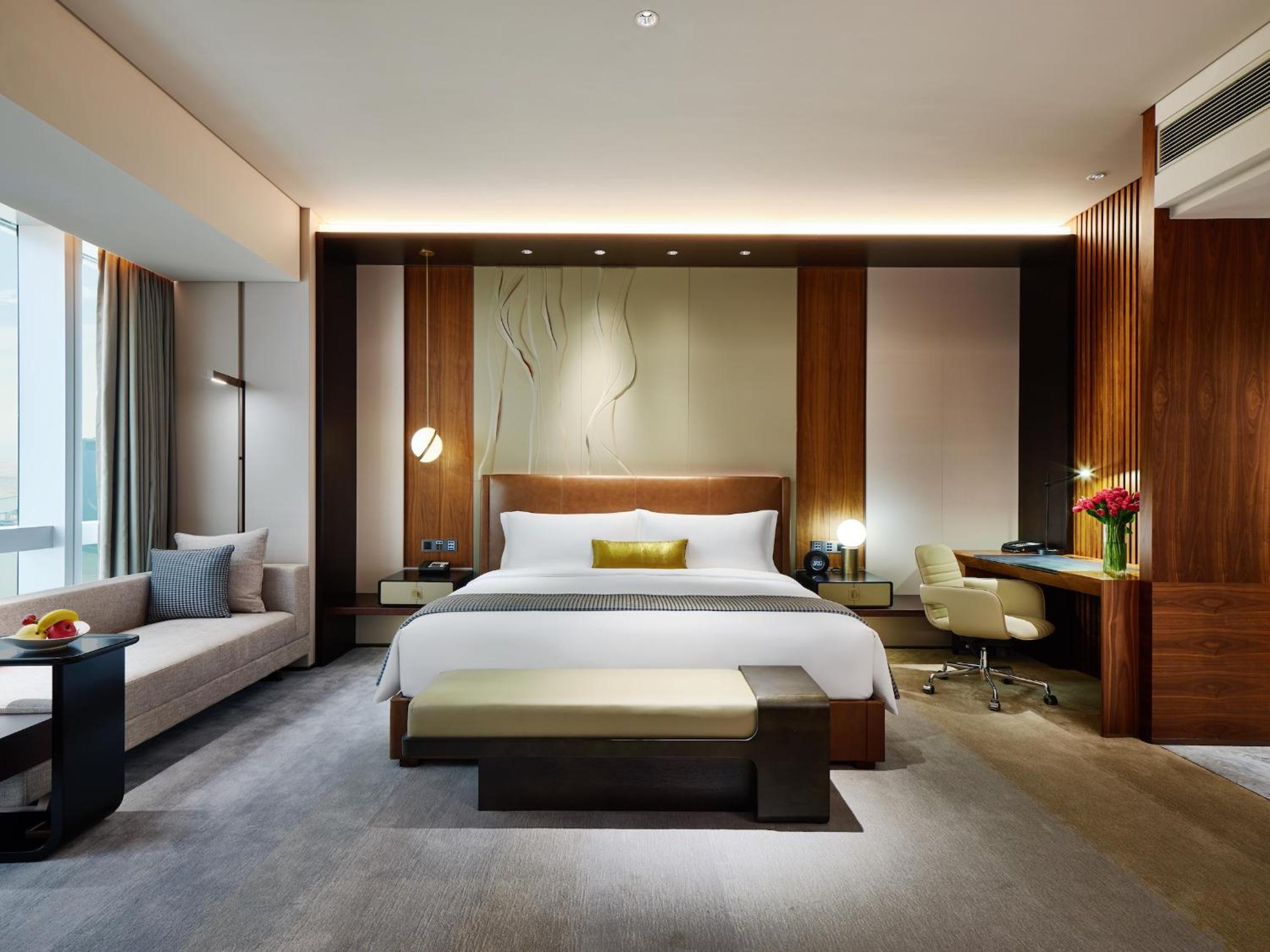 1KingPremium HkZhMoBdgSeaVw LoungeAccess - Photo 3