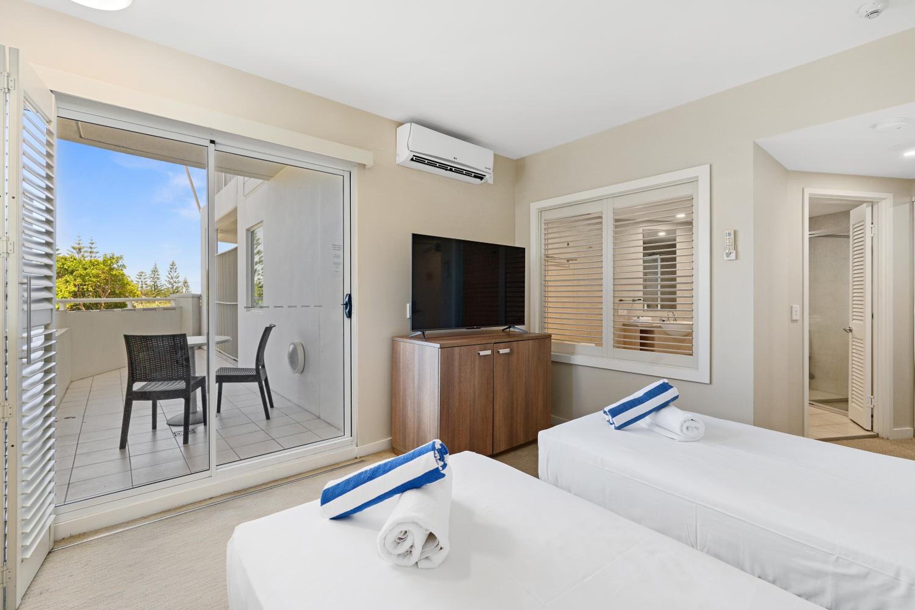 Hotel Room photo 1