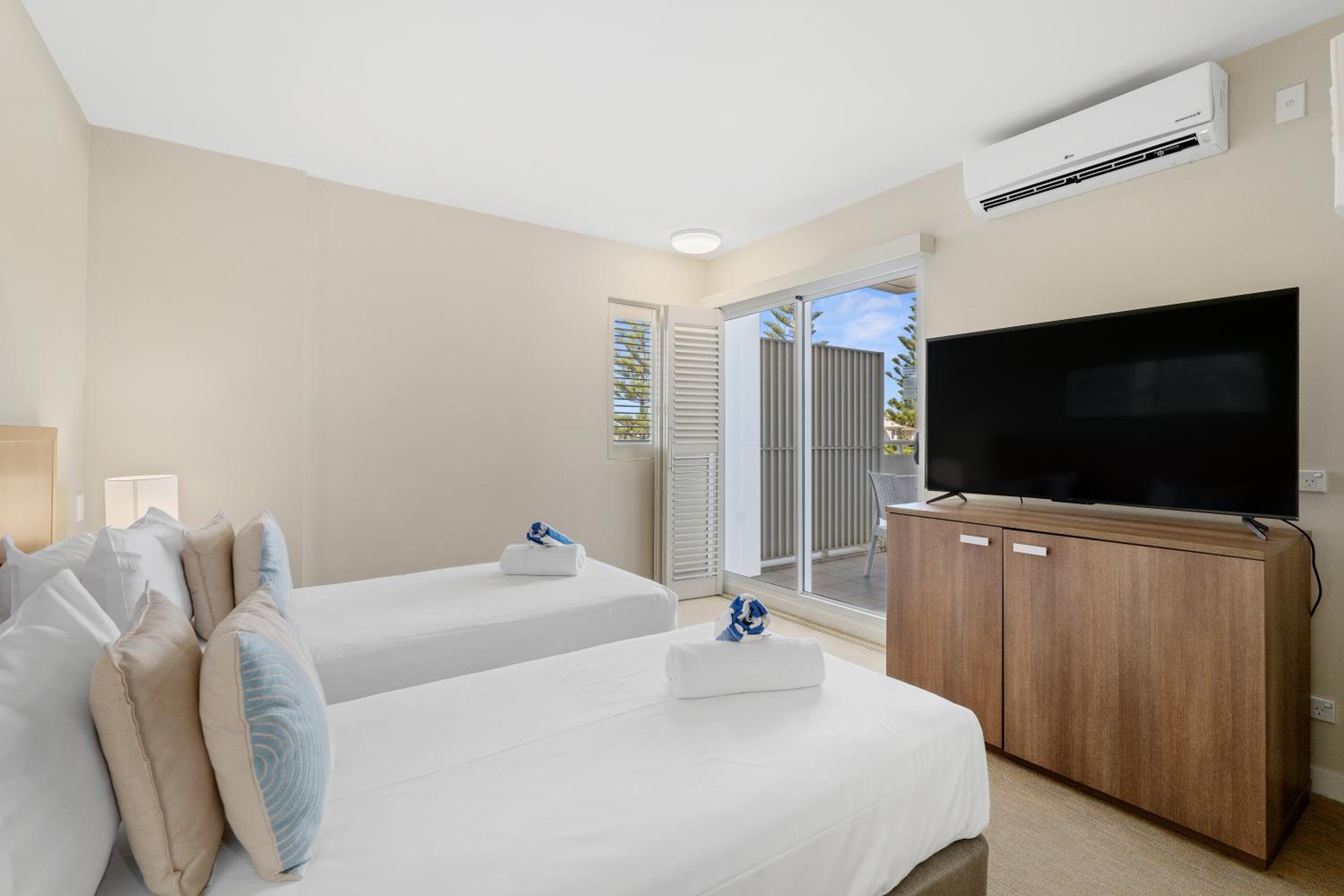 Hotel Room photo 2