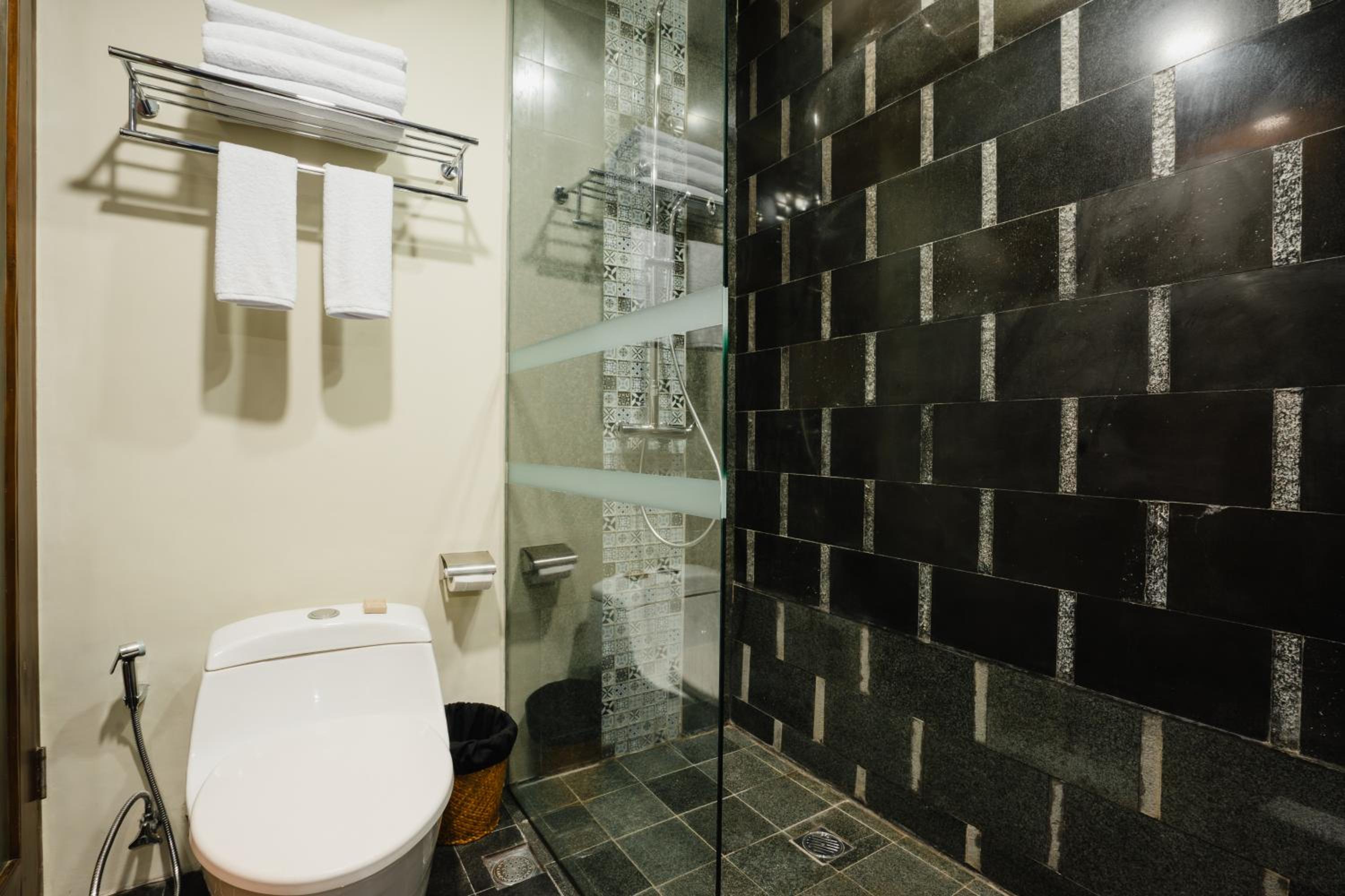 Deluxe Double or Twin Room - Photo 5