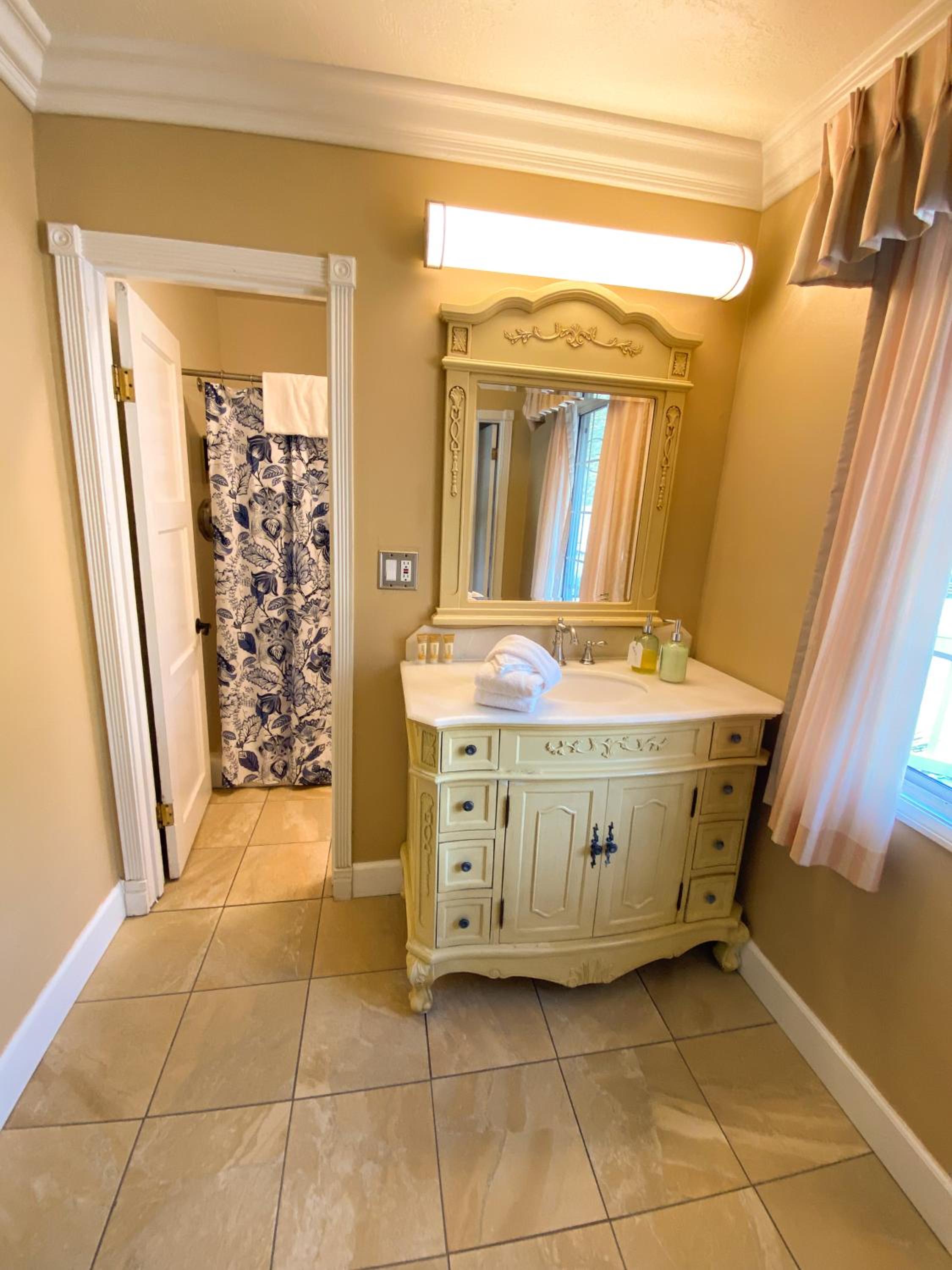 Queen Room Ocean View - Photo 14