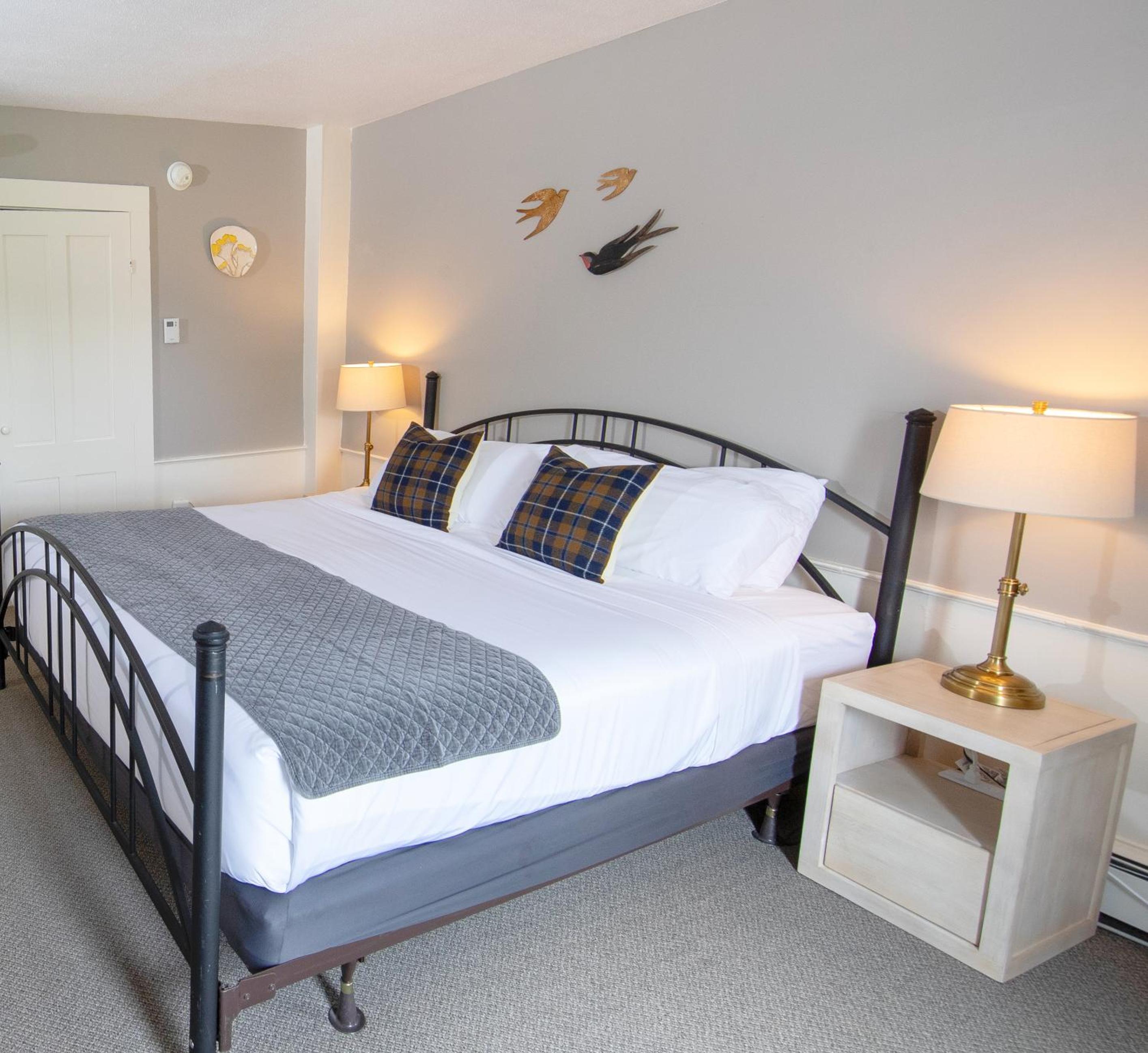 Deluxe King Room photo 1