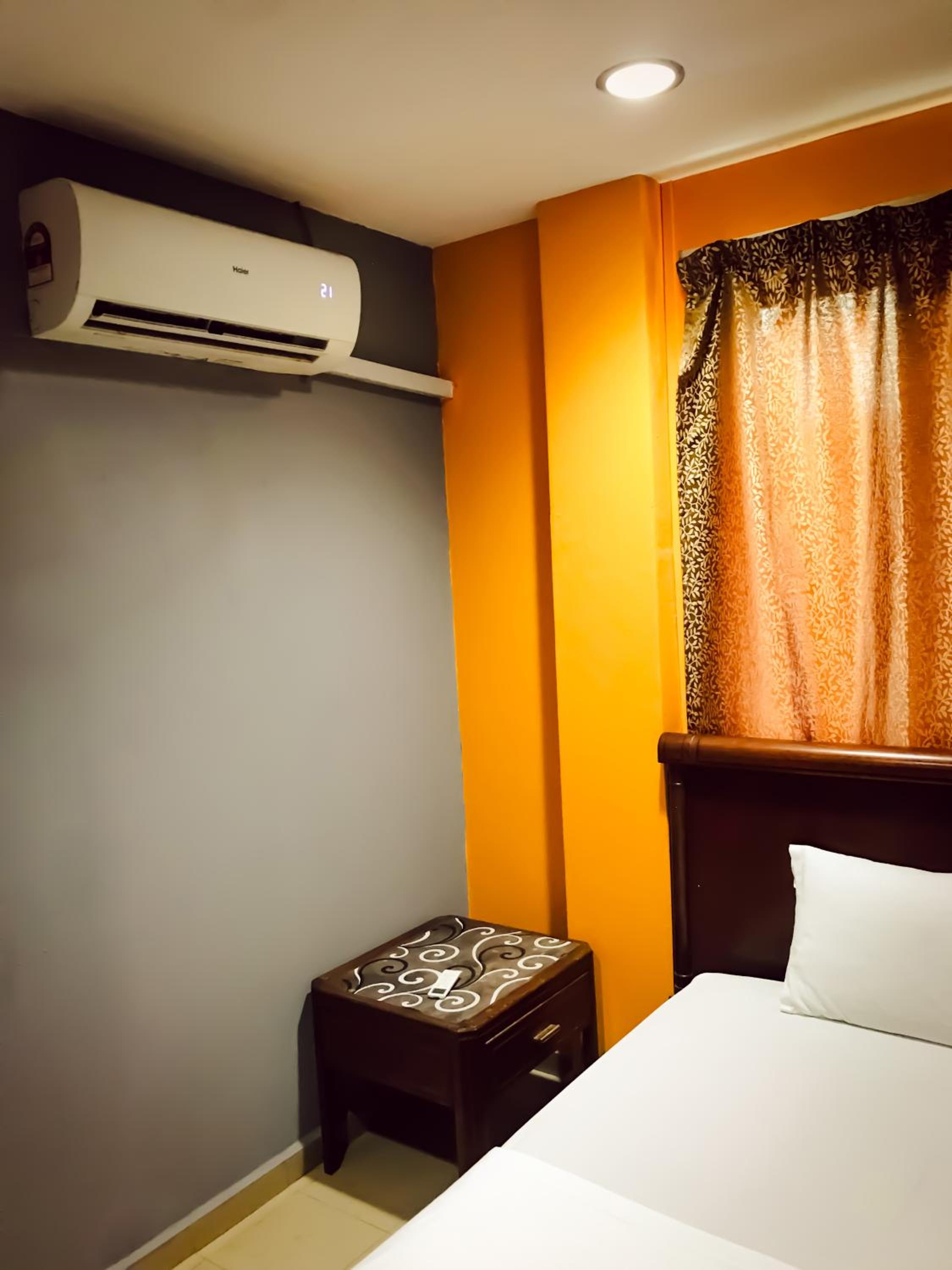 Single Room photo 2