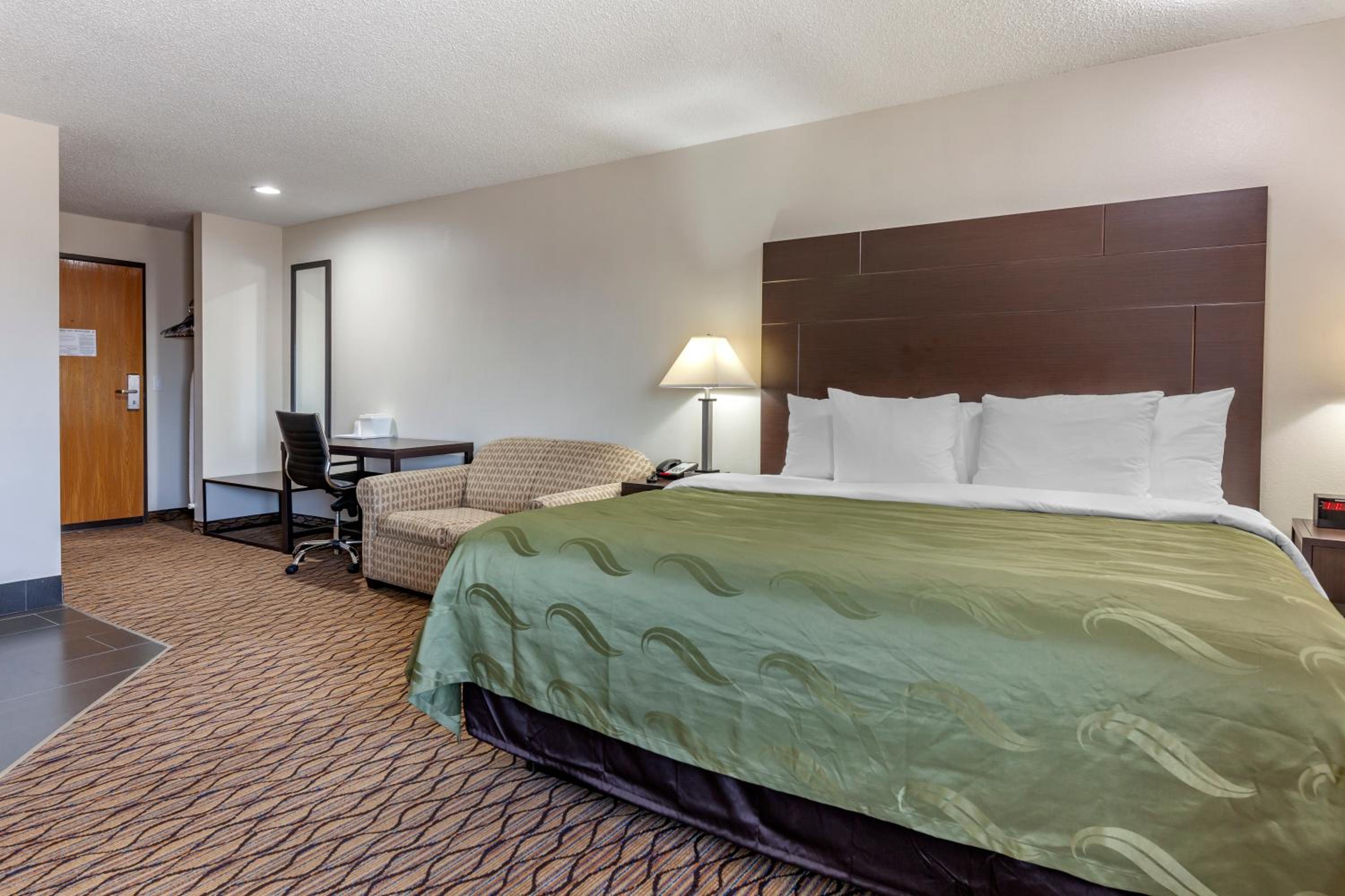 Standard King Room - Non-Smoking  - Photo 1