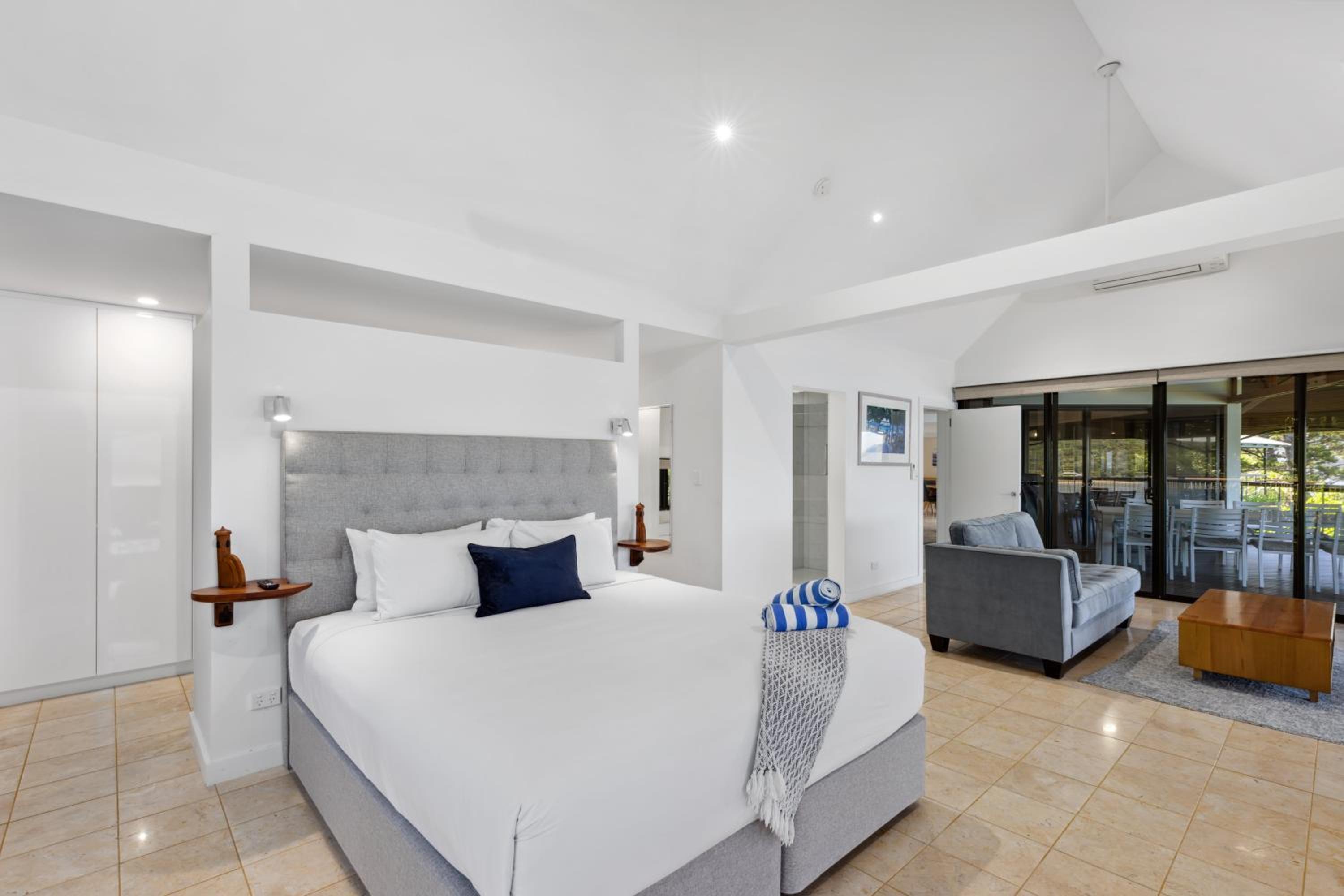 4 bedroom sea view back row villa – Villa 31