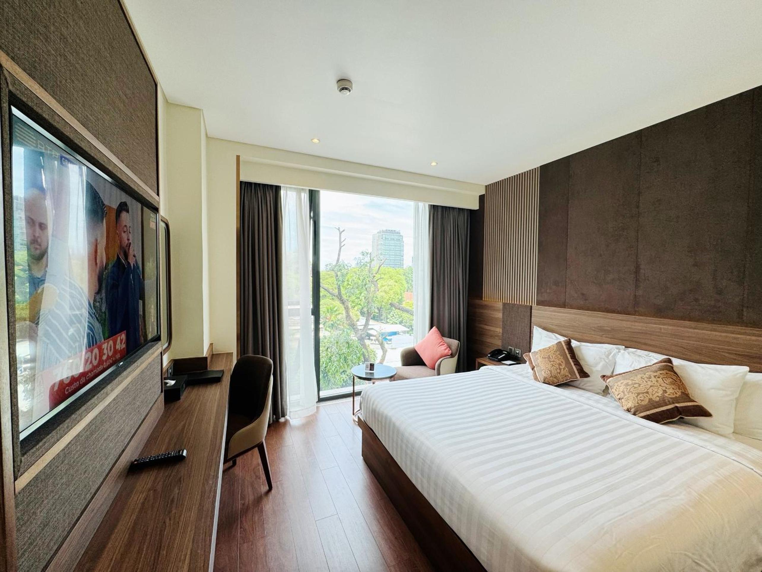 Premier Double City view - Room Only photo 1