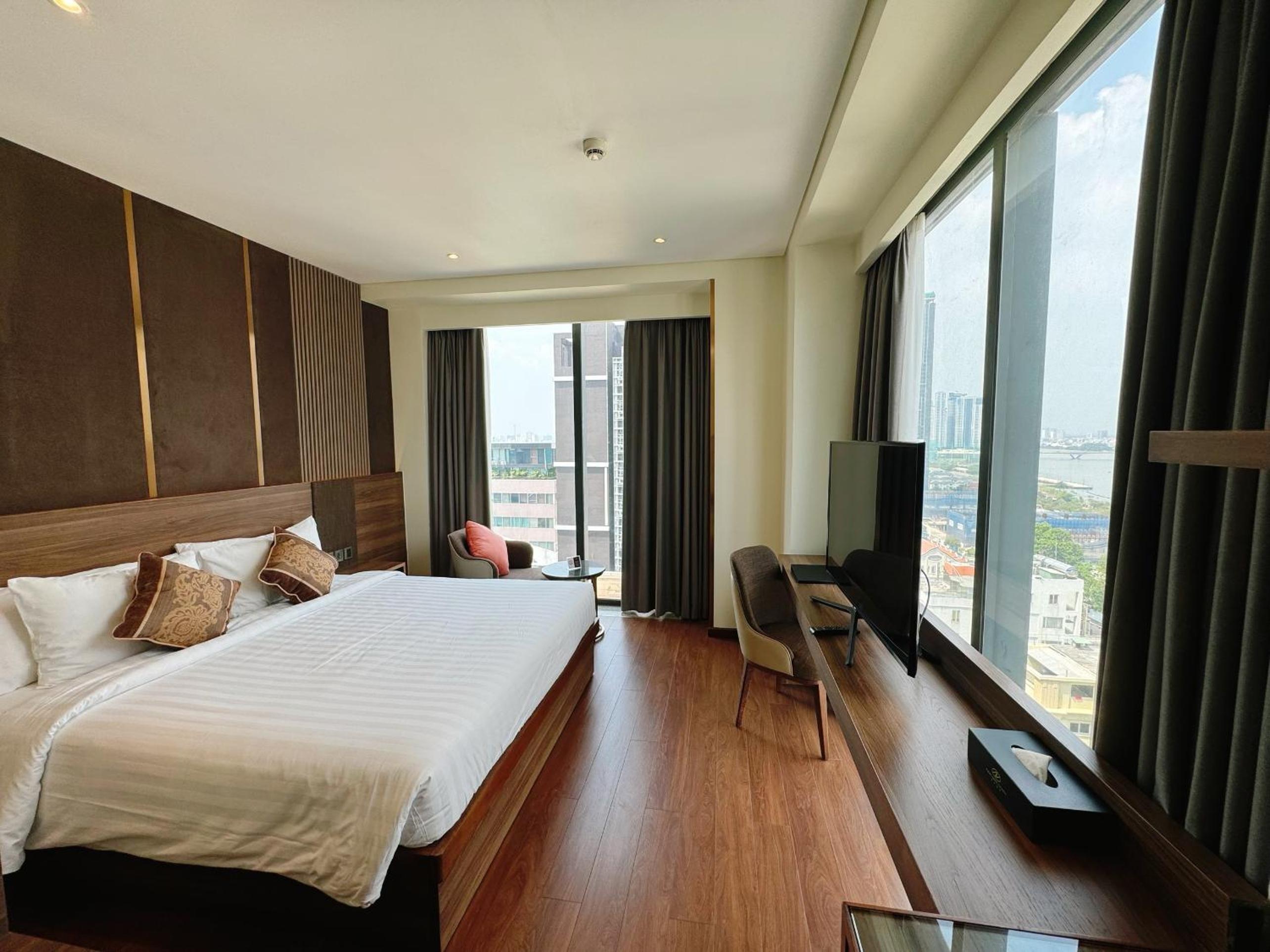Grand Double City View - Room Only photo 1