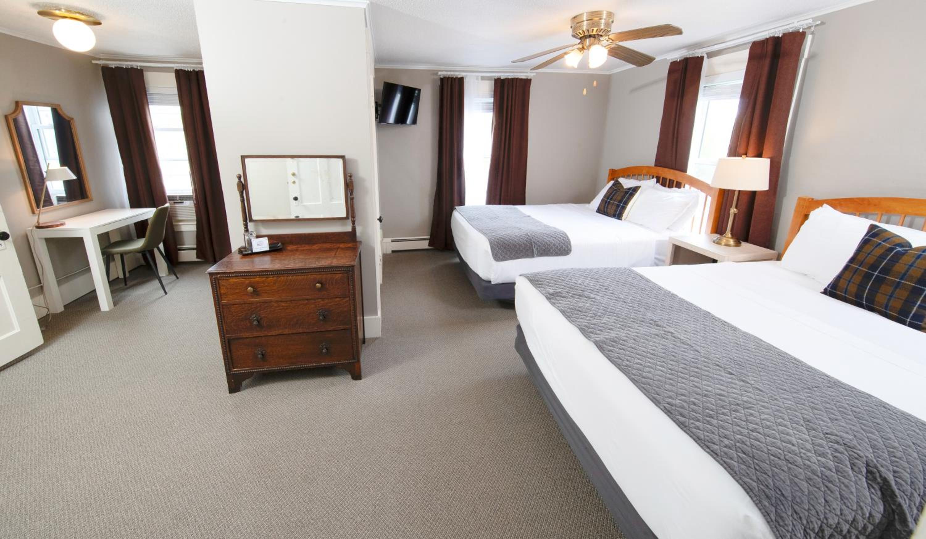 Deluxe Queen Room