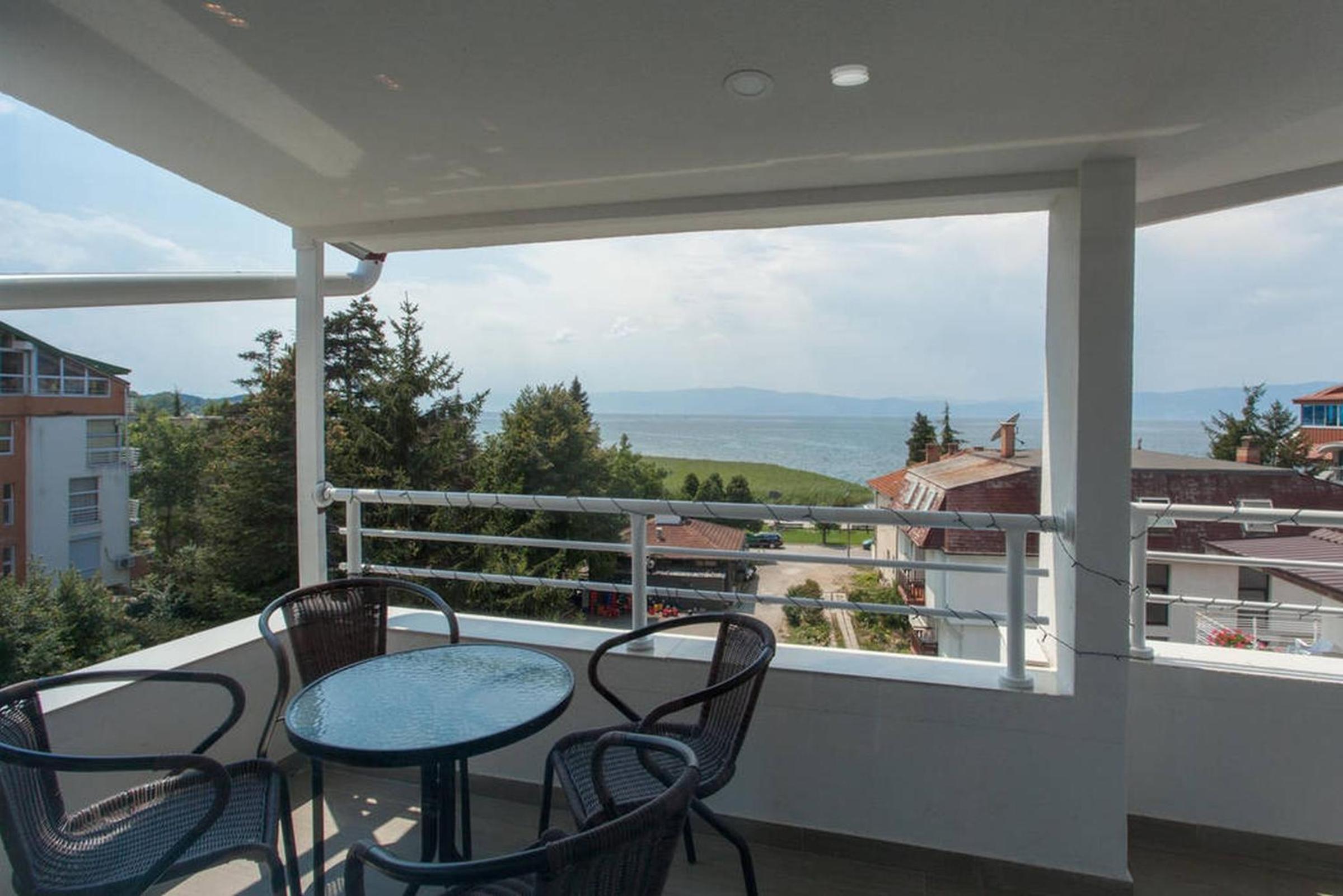 Apartment with Lake View - Top Floor - Photo 21