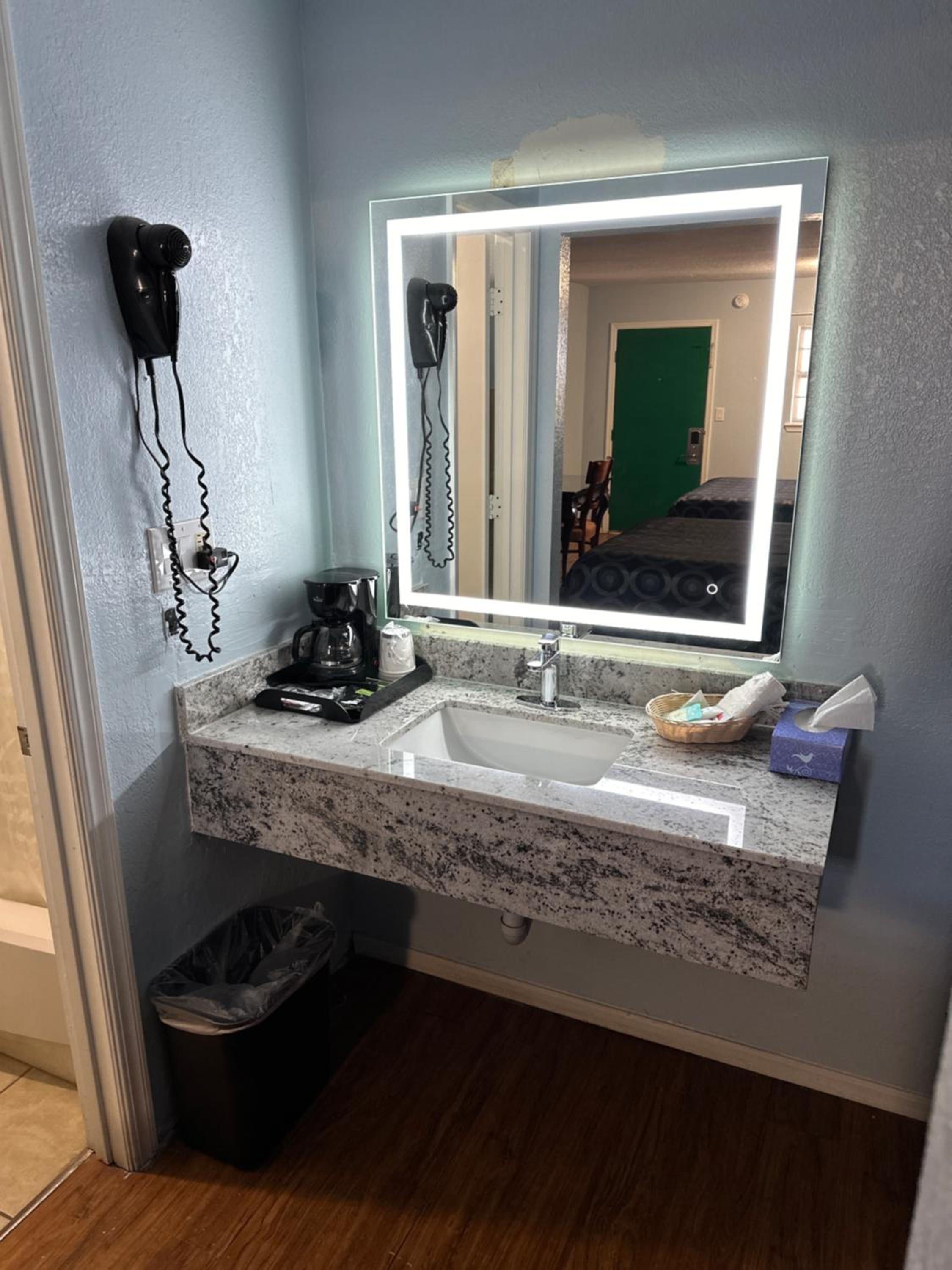 Deluxe King Room photo 2