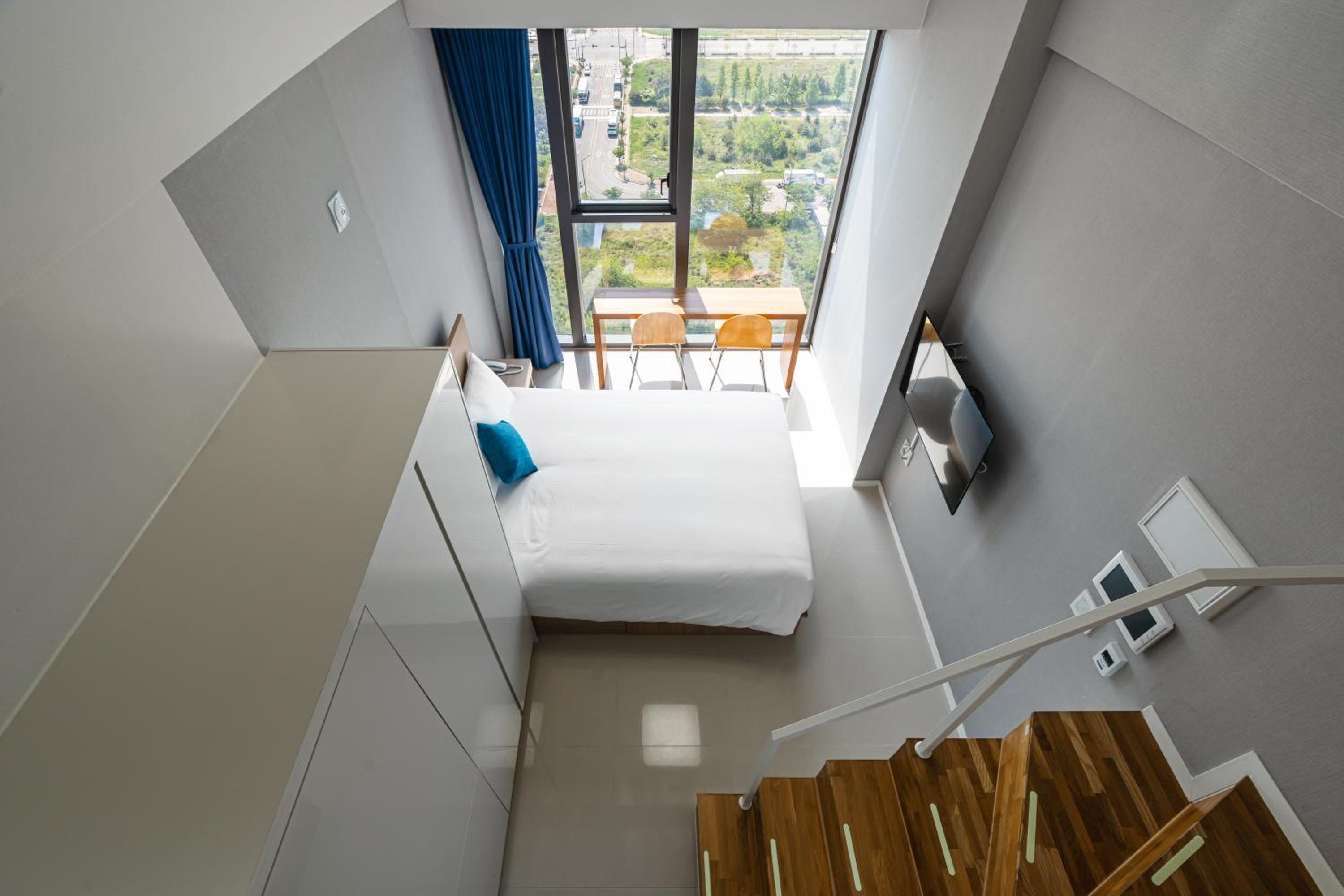 Deluxe Family Twin (Ocean View) - Photo 3