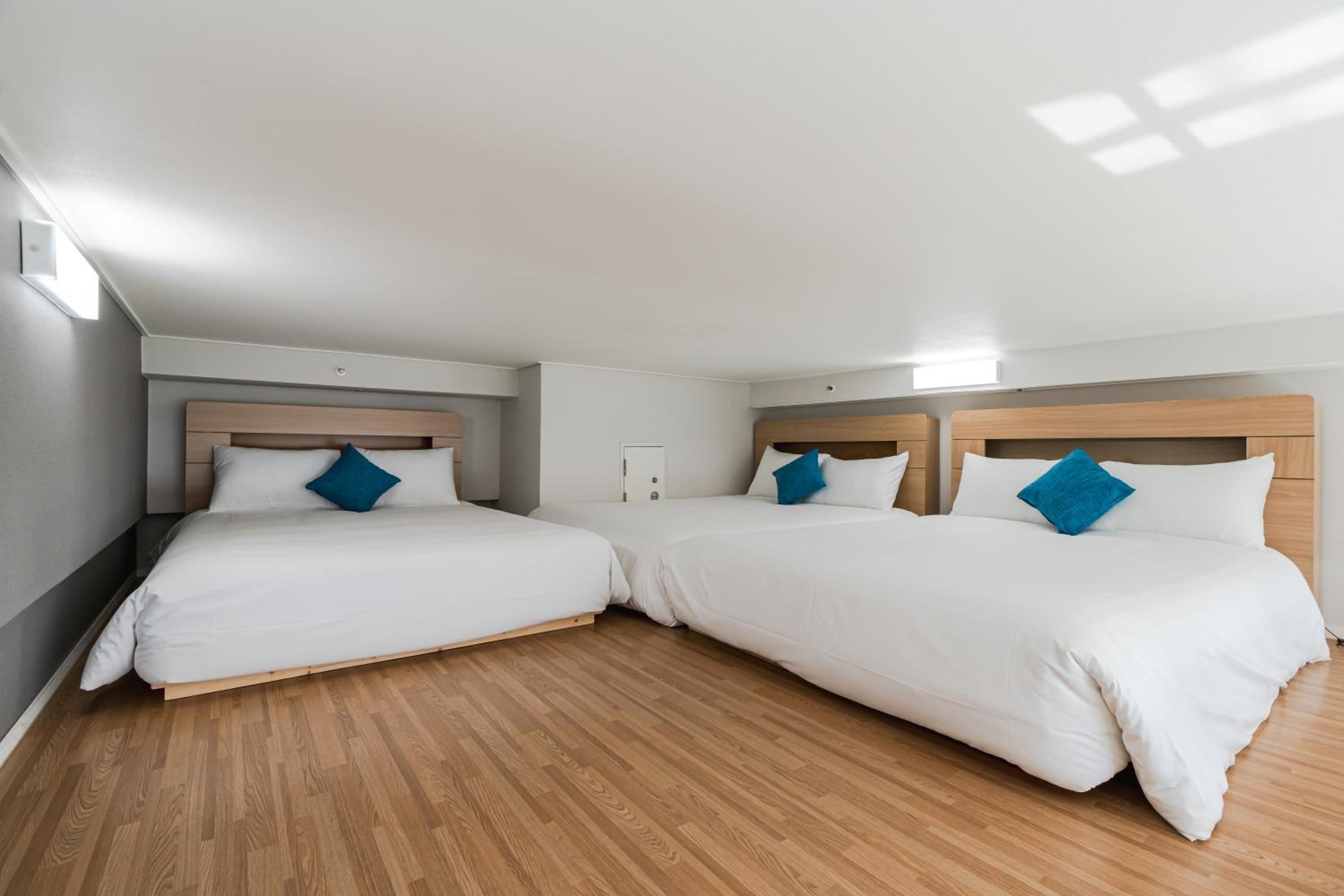 Family Suite Room with Ocean View - Photo 5