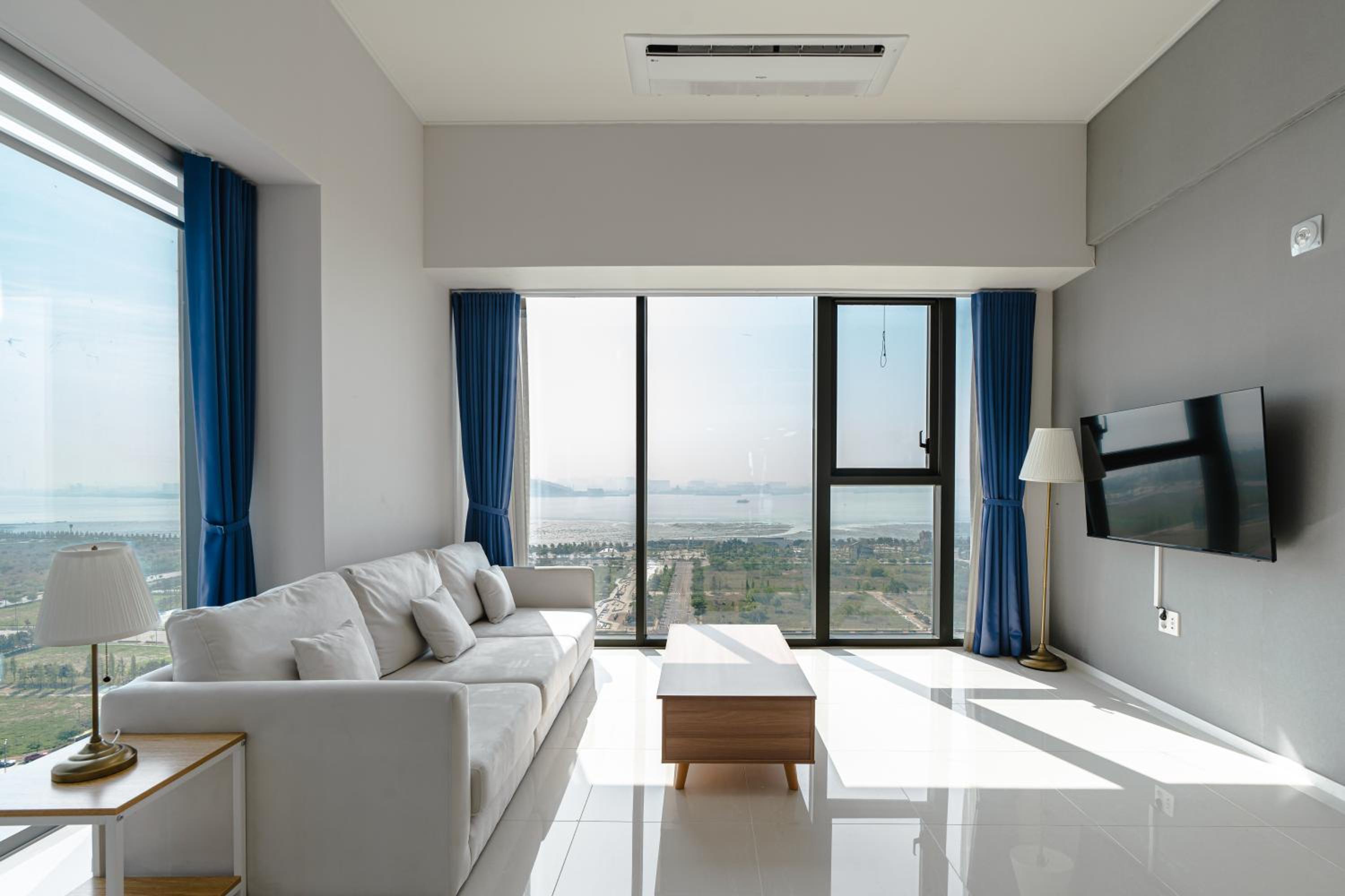 Family Suite Room with Ocean View - Photo 9