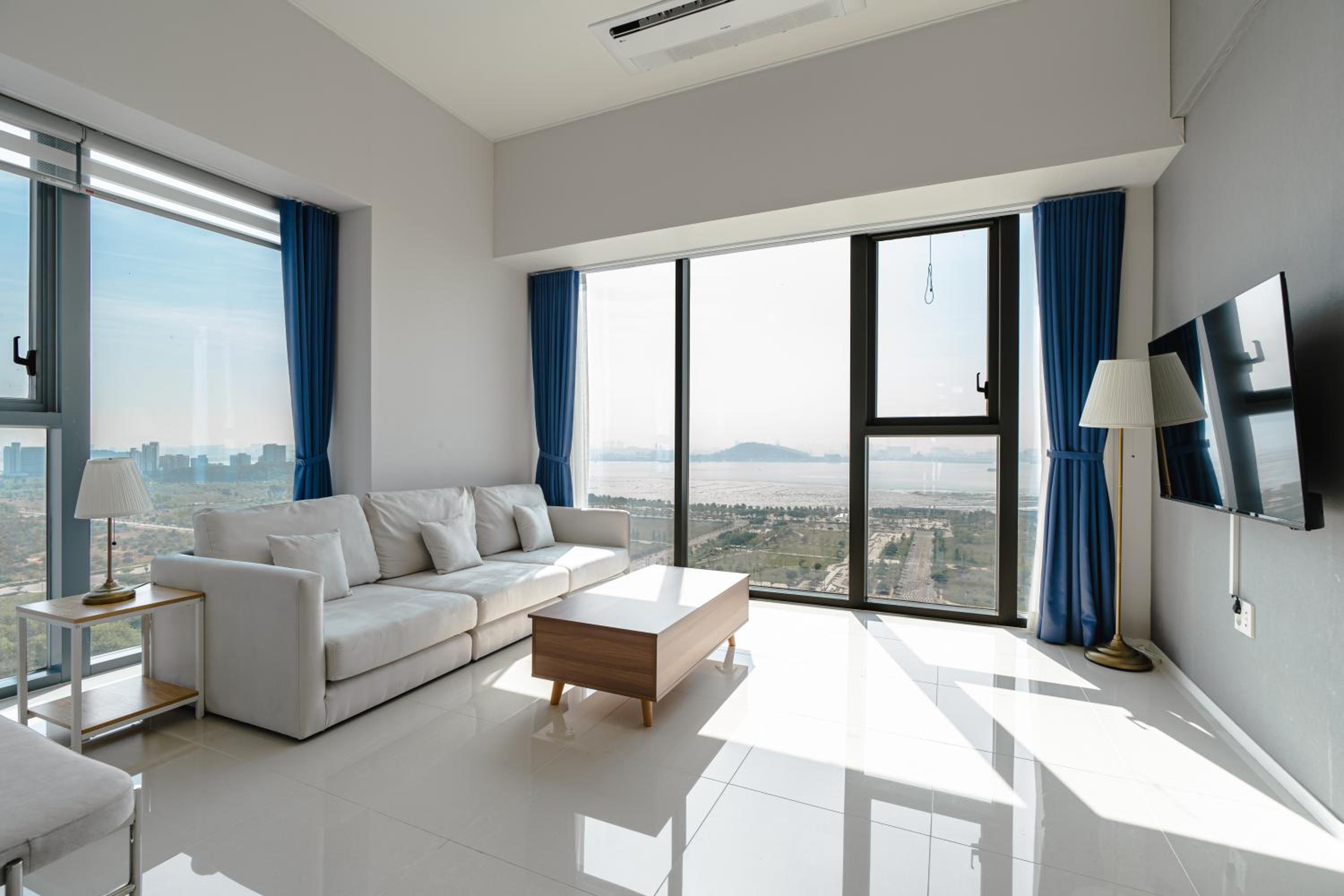 Family Suite Room with Ocean View - Photo 1