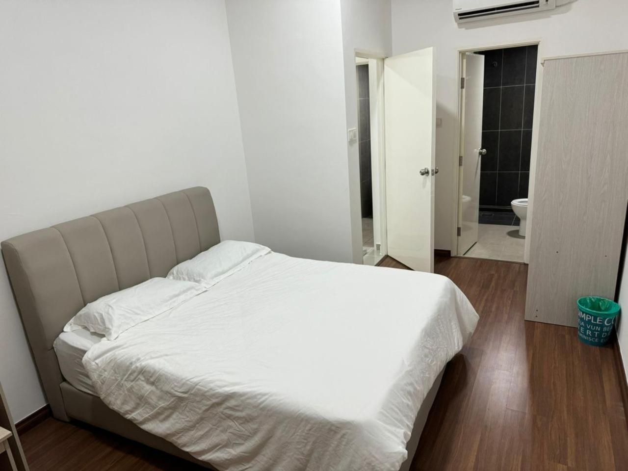 Three-Bedroom Apartment photo 3