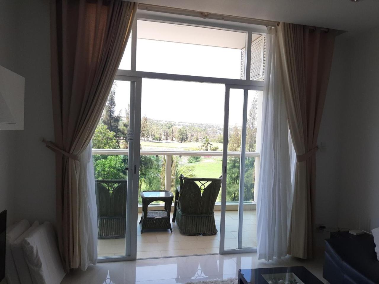 One-Bedroom Apartment With Balcony And Mountain View   photo 3