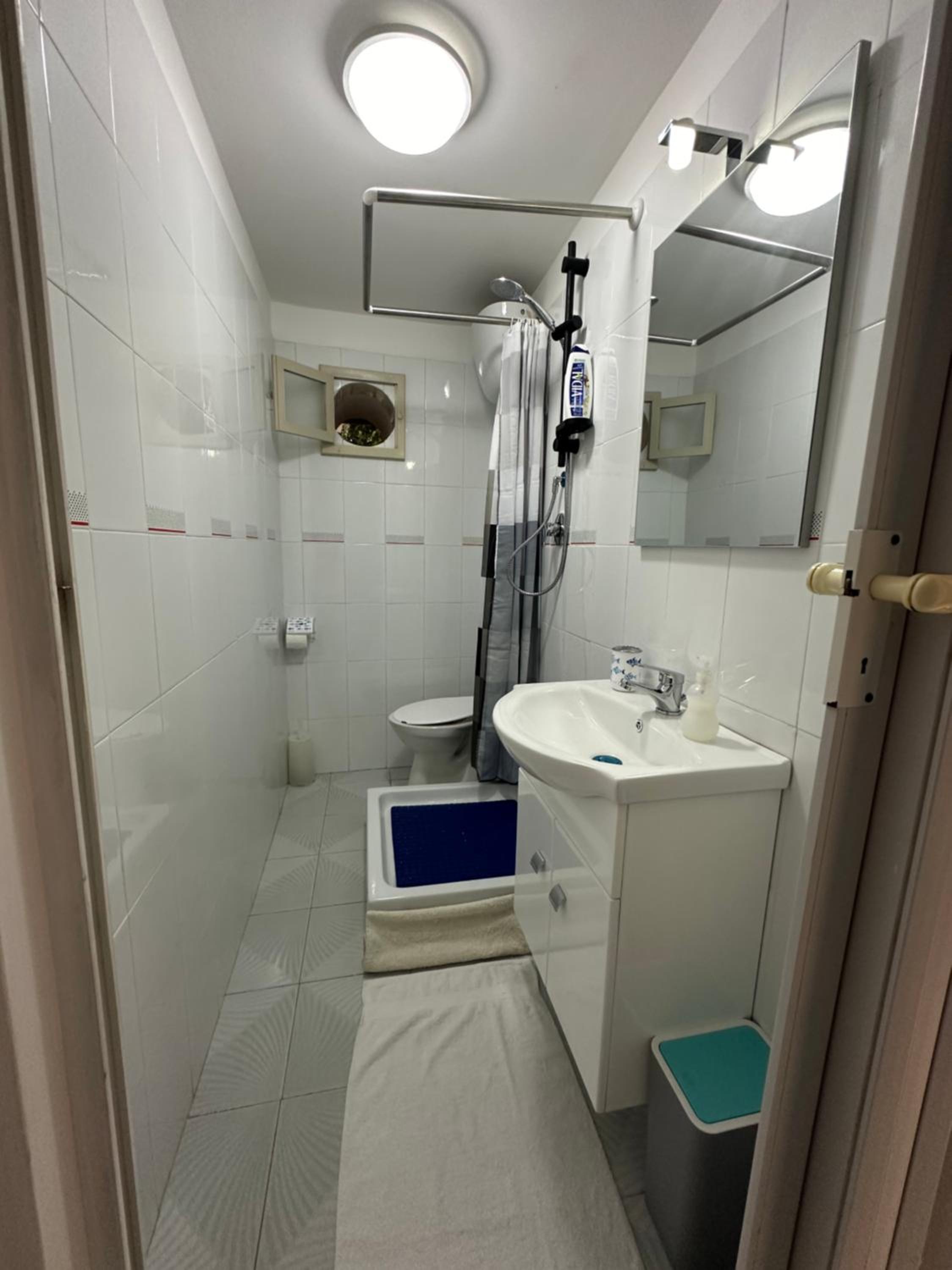 Double or Twin Room with Private Bathroom photo 2