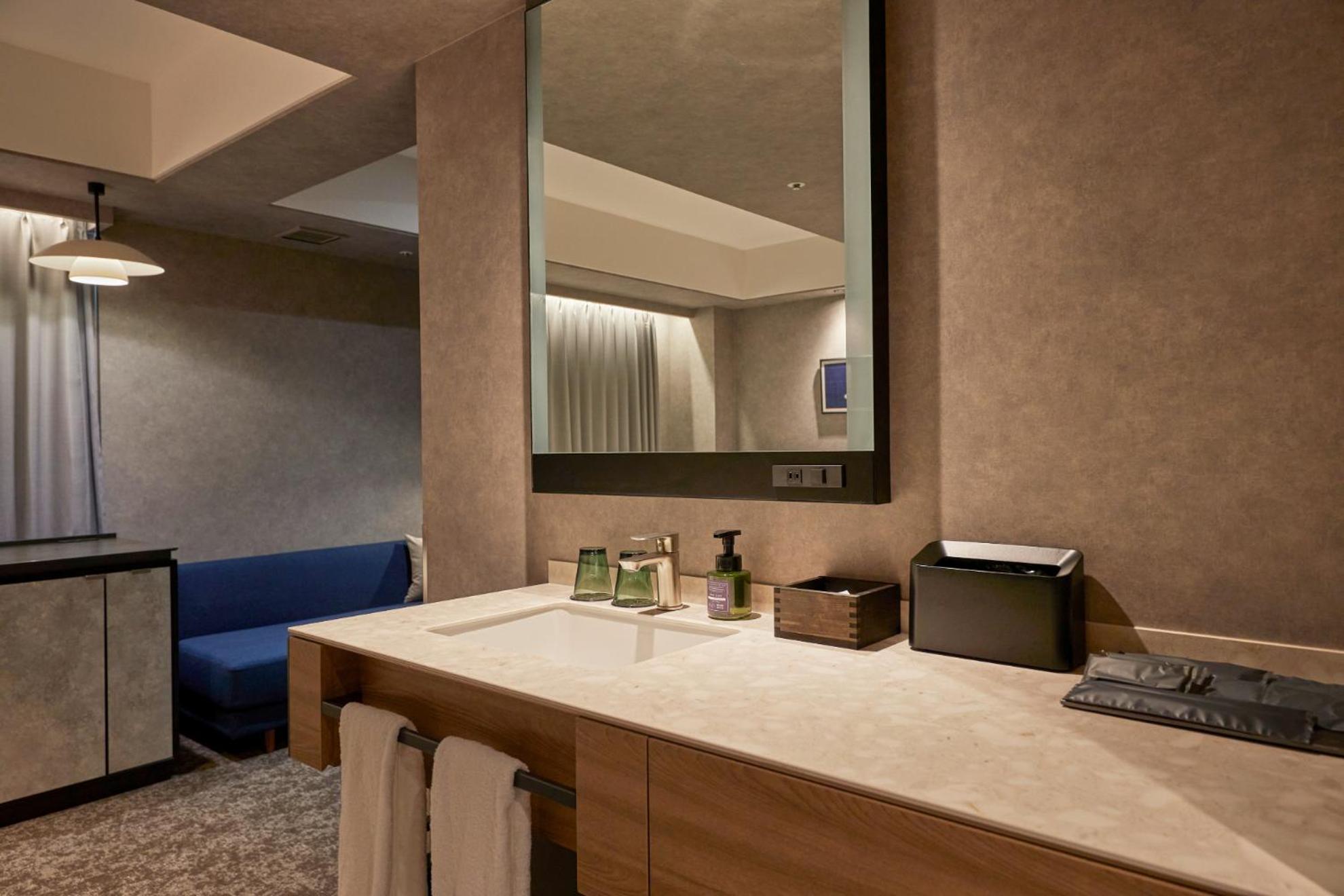 Deluxe King Room - Photo 4