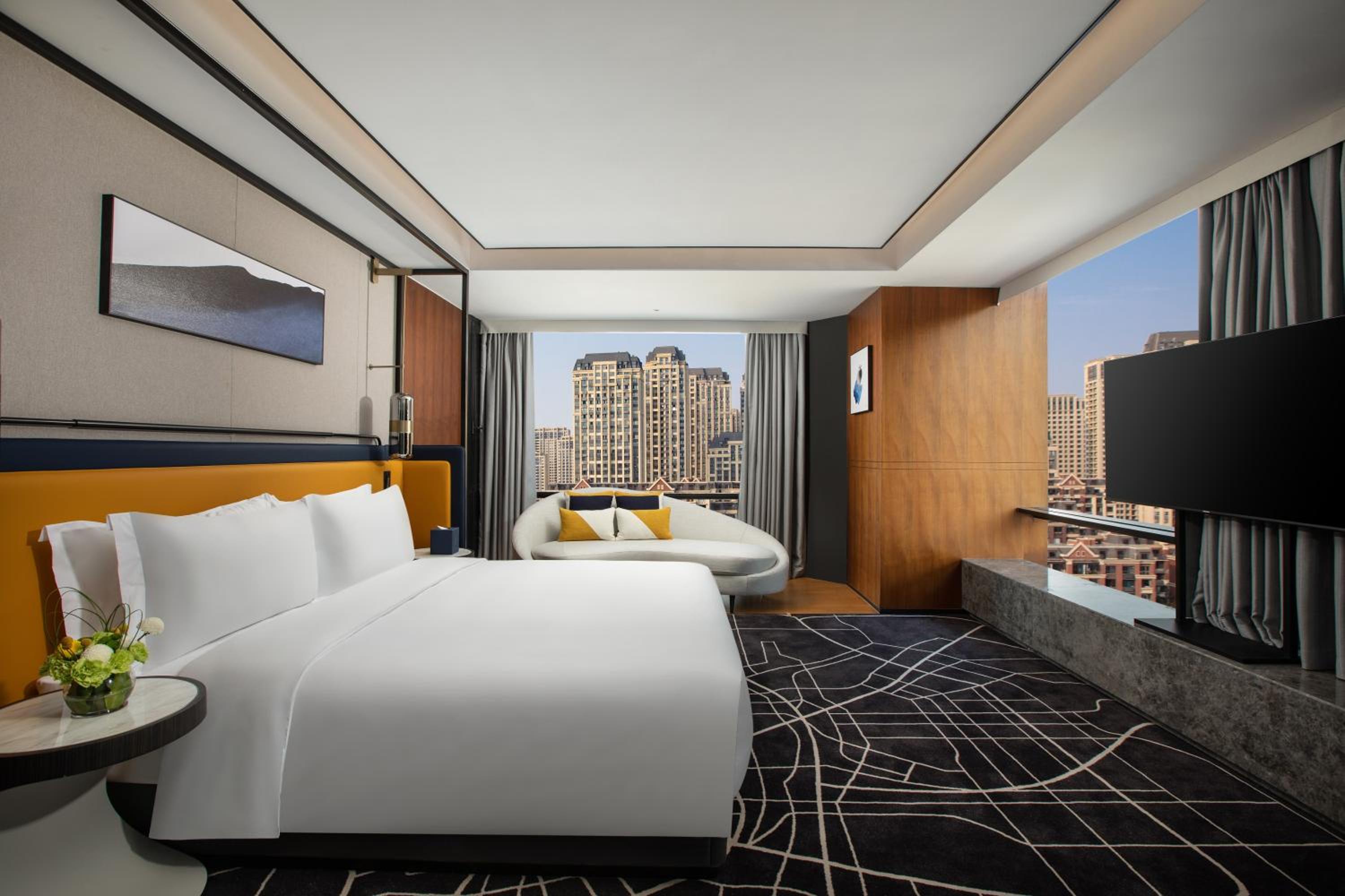 One-Bedroom Suite with City View photo 3