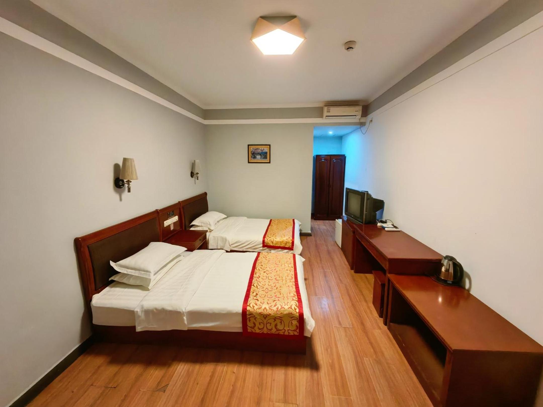 Standard Twin Room photo 3