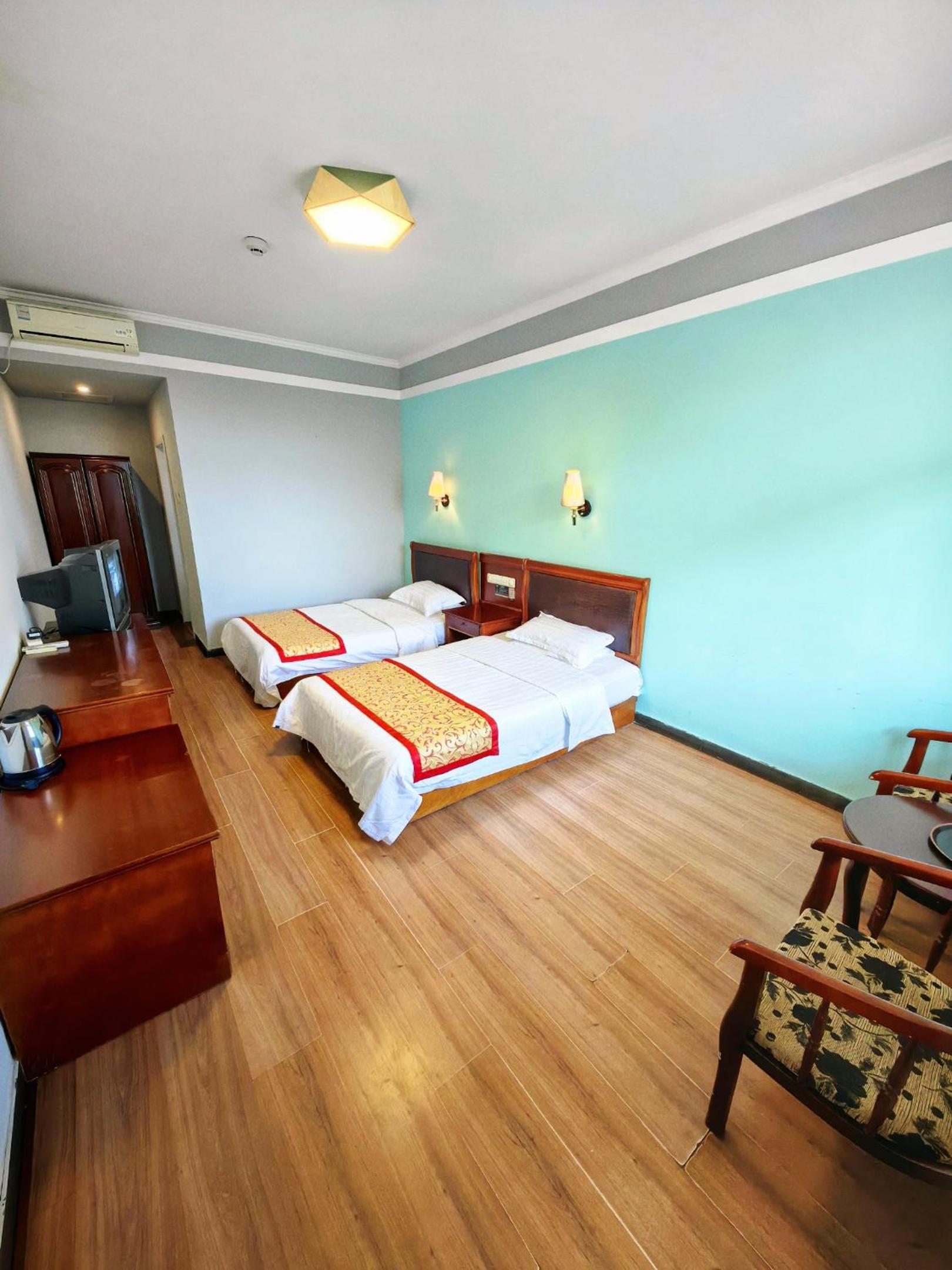 Standard Twin Room photo 2