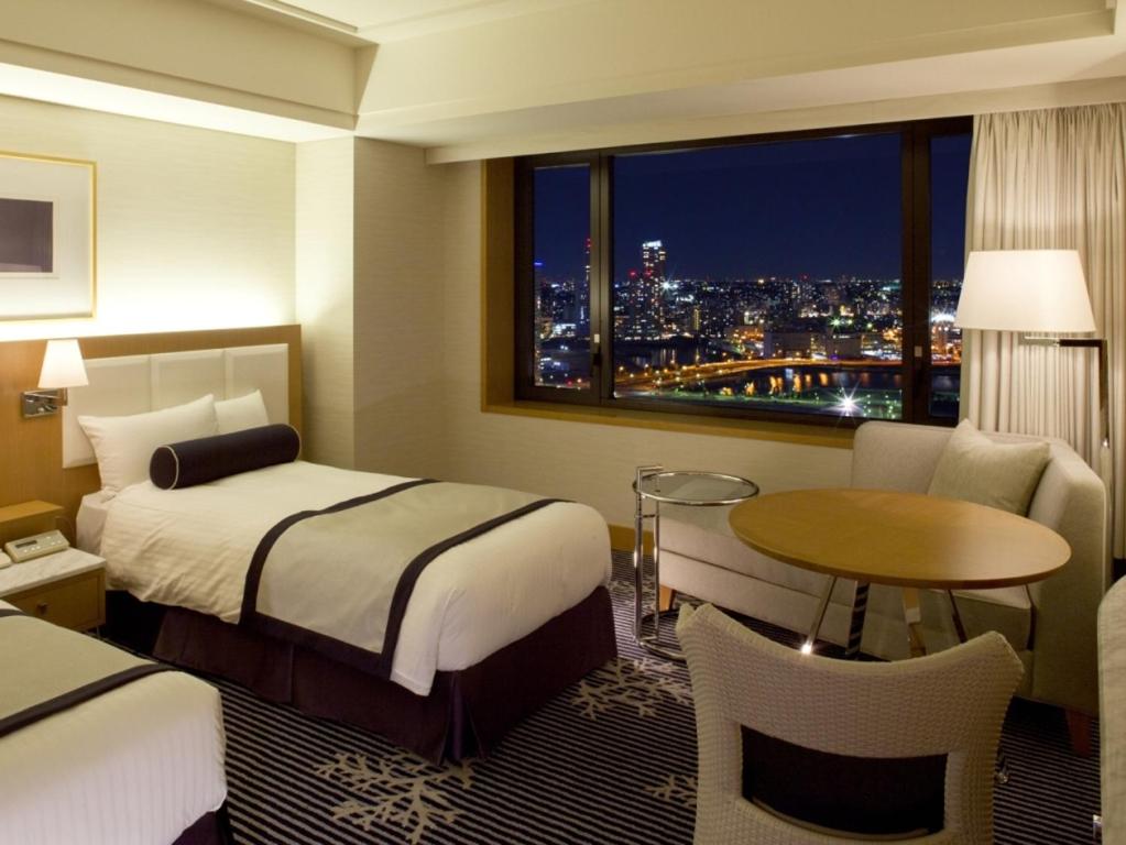 Bay Club Floor - Twin Room with City View - Non-Smoking - Photo 1