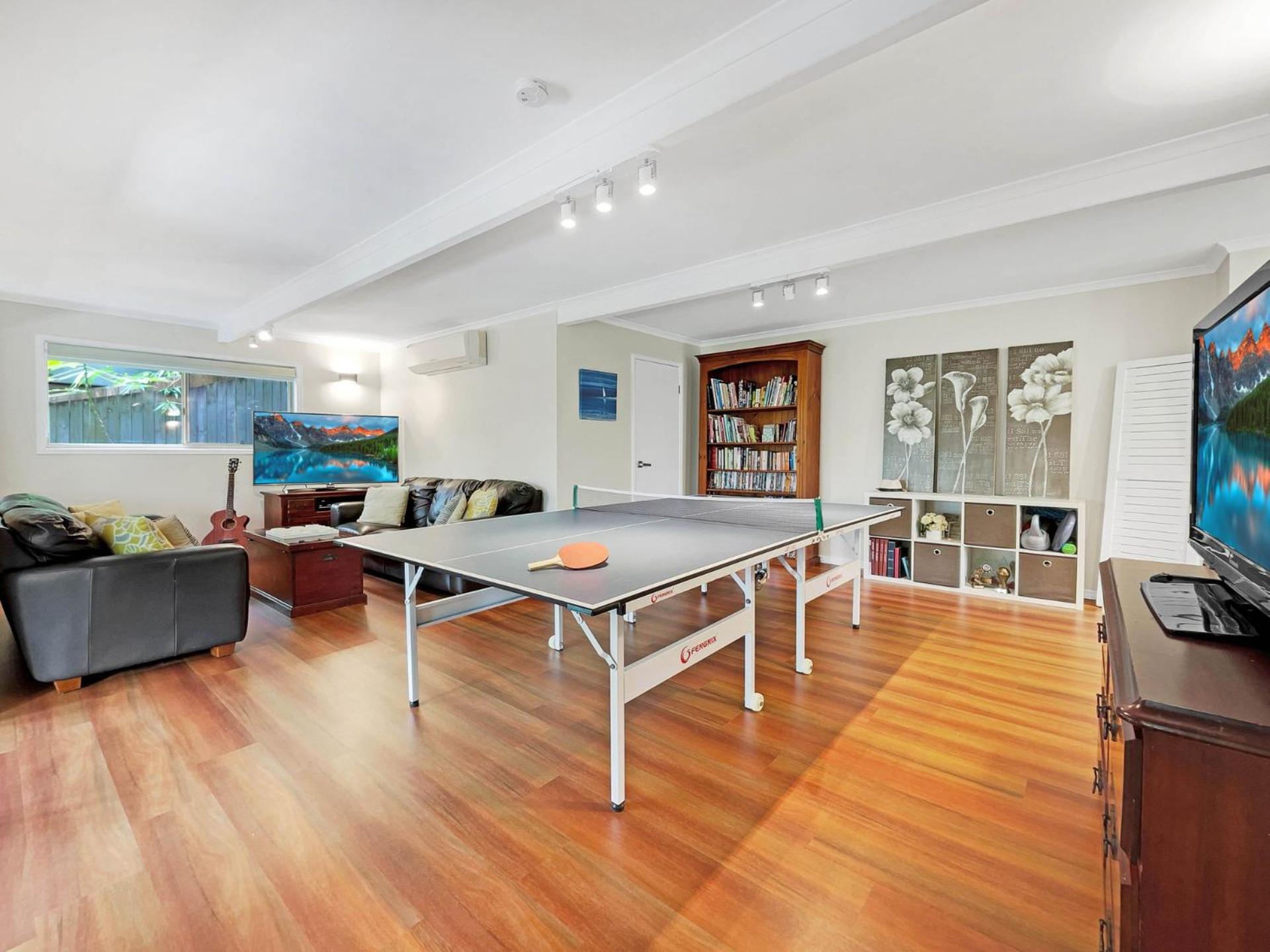 Three-Bedroom House photo 3