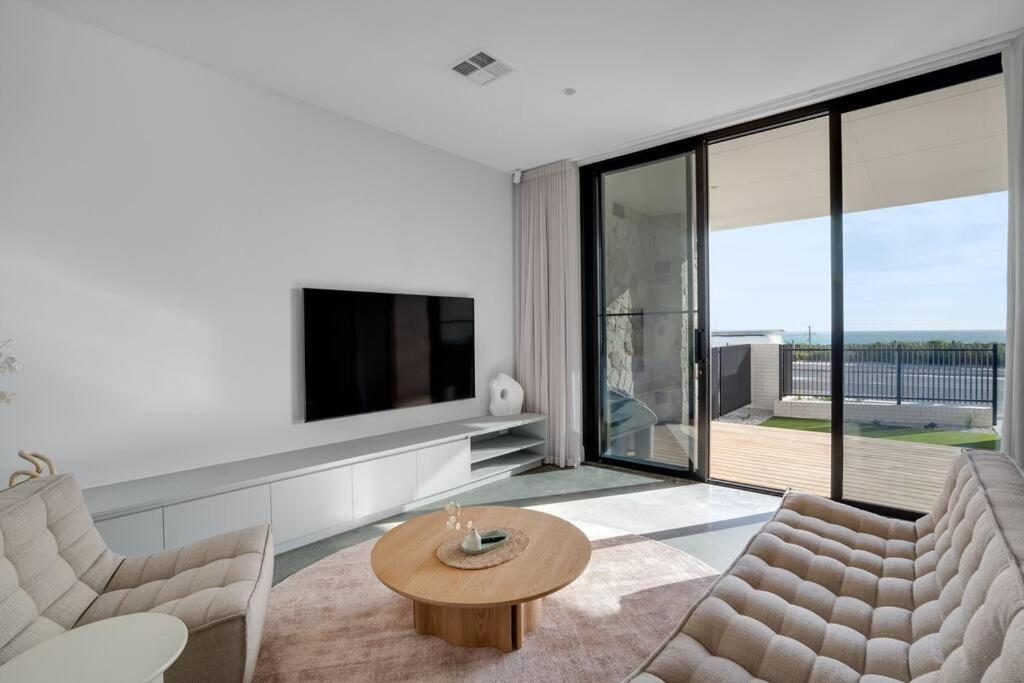 Four-Bedroom House photo 3