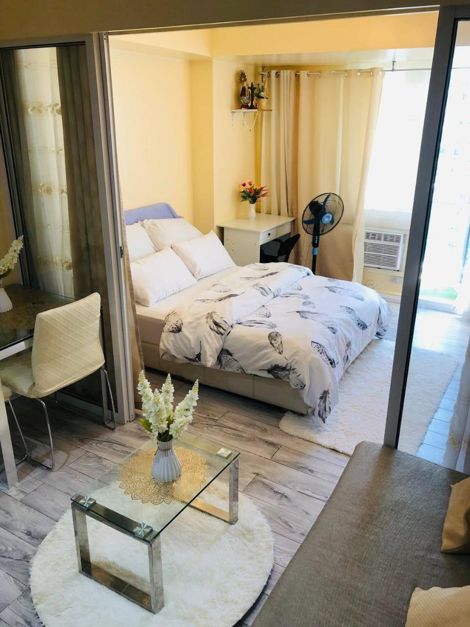 Queen Room with Pool View photo 3