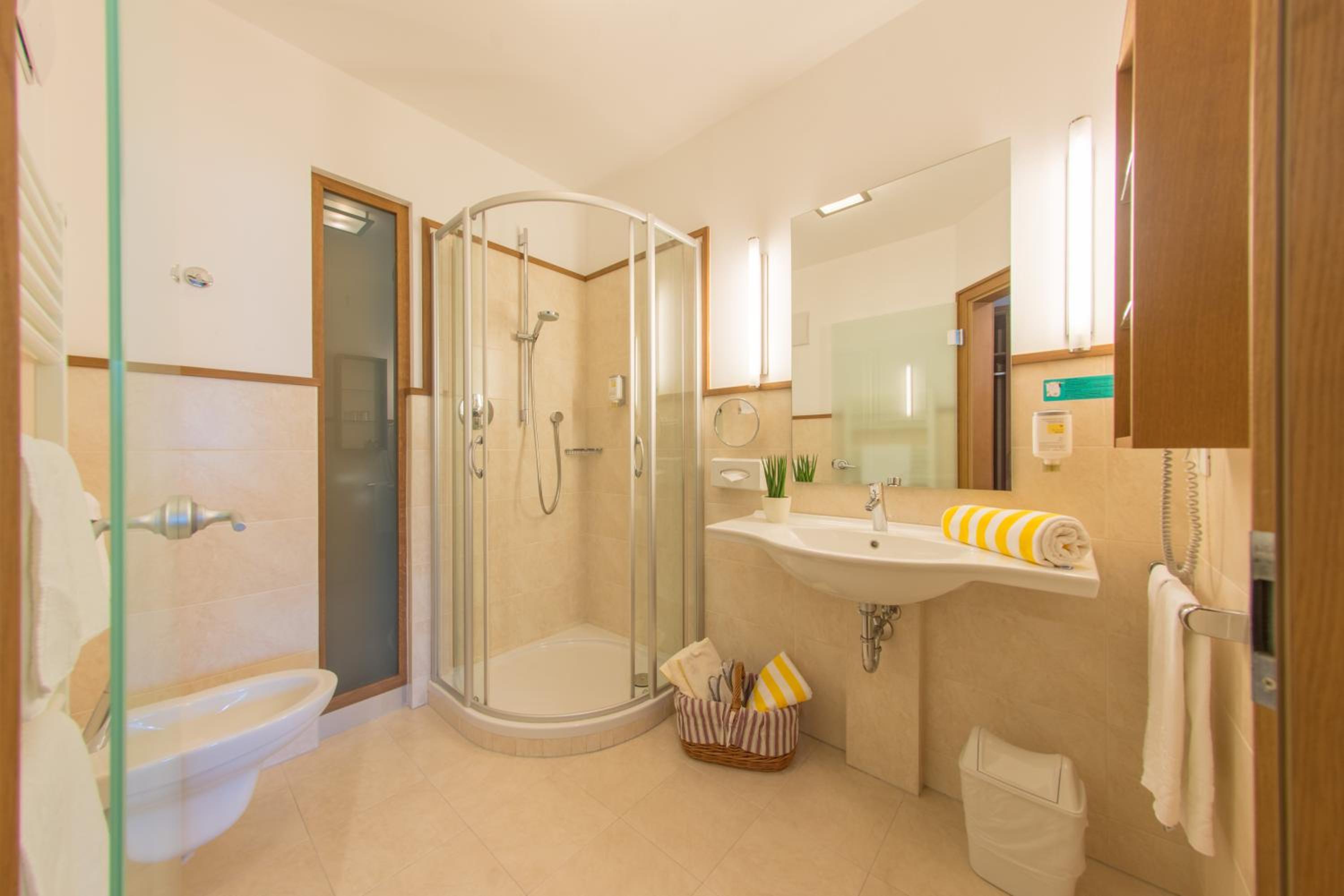 Superior Double Room with Balcony - Photo 4