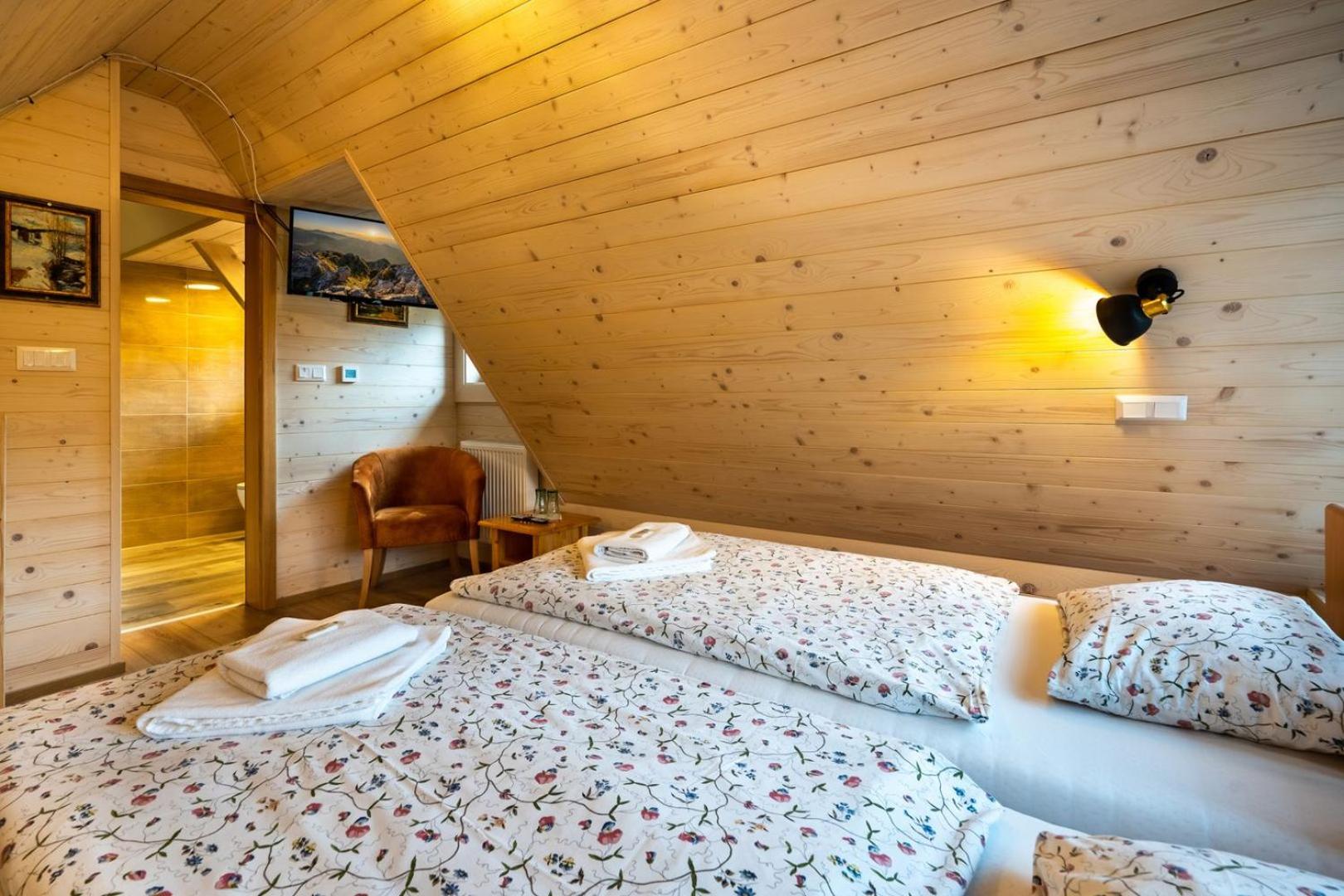 Standard Twin Room - Photo 2