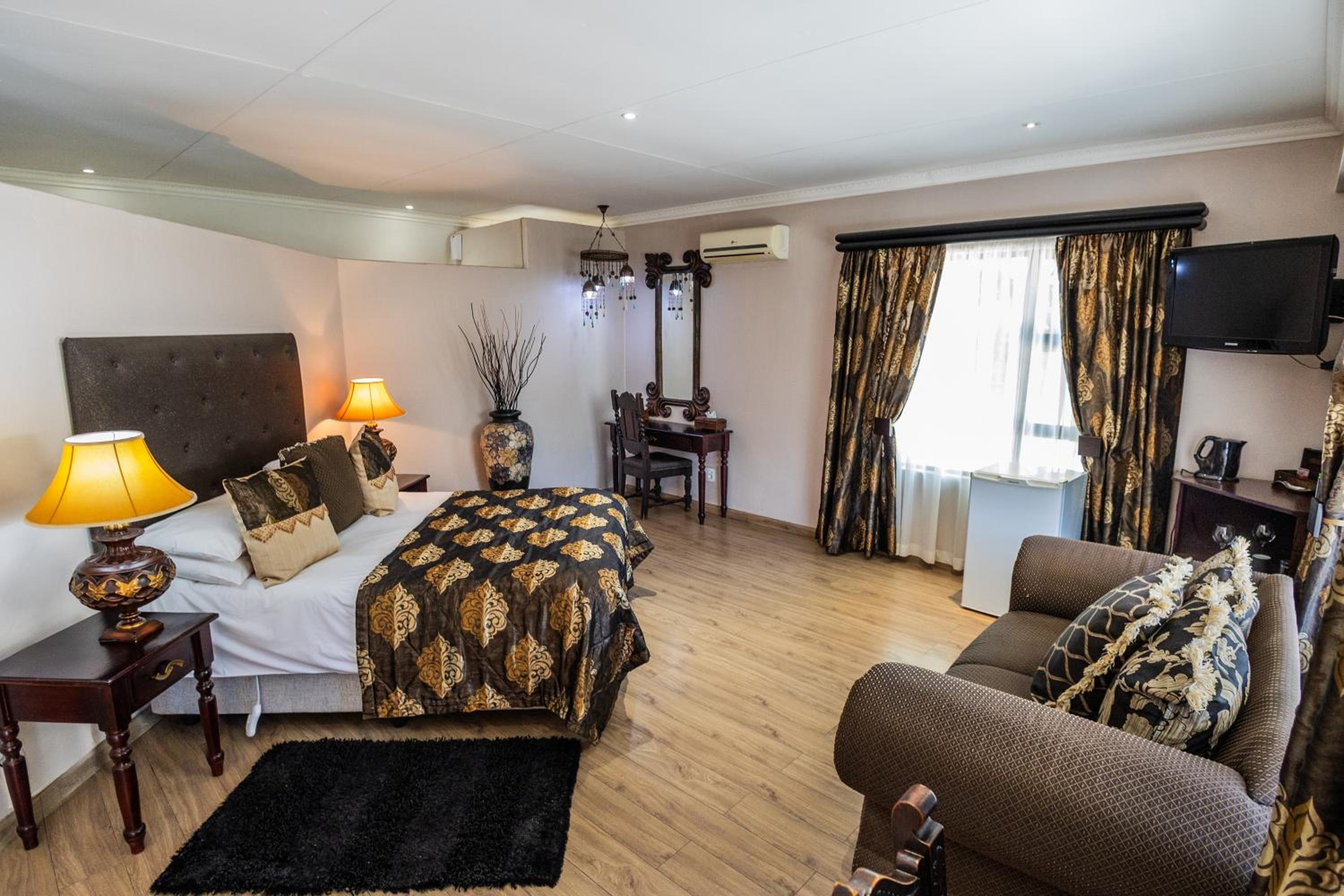 Standard Suite - Photo 2