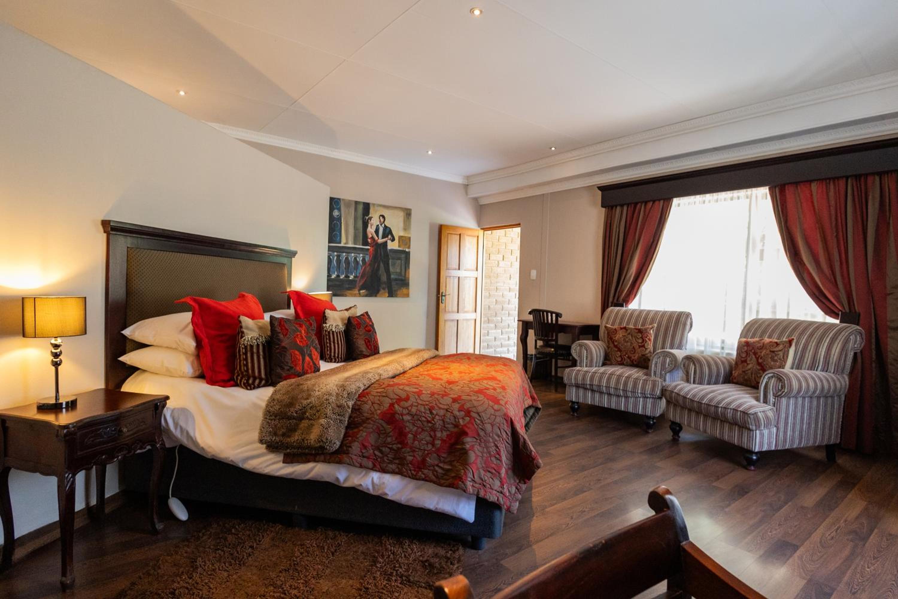 Standard Suite - Photo 12