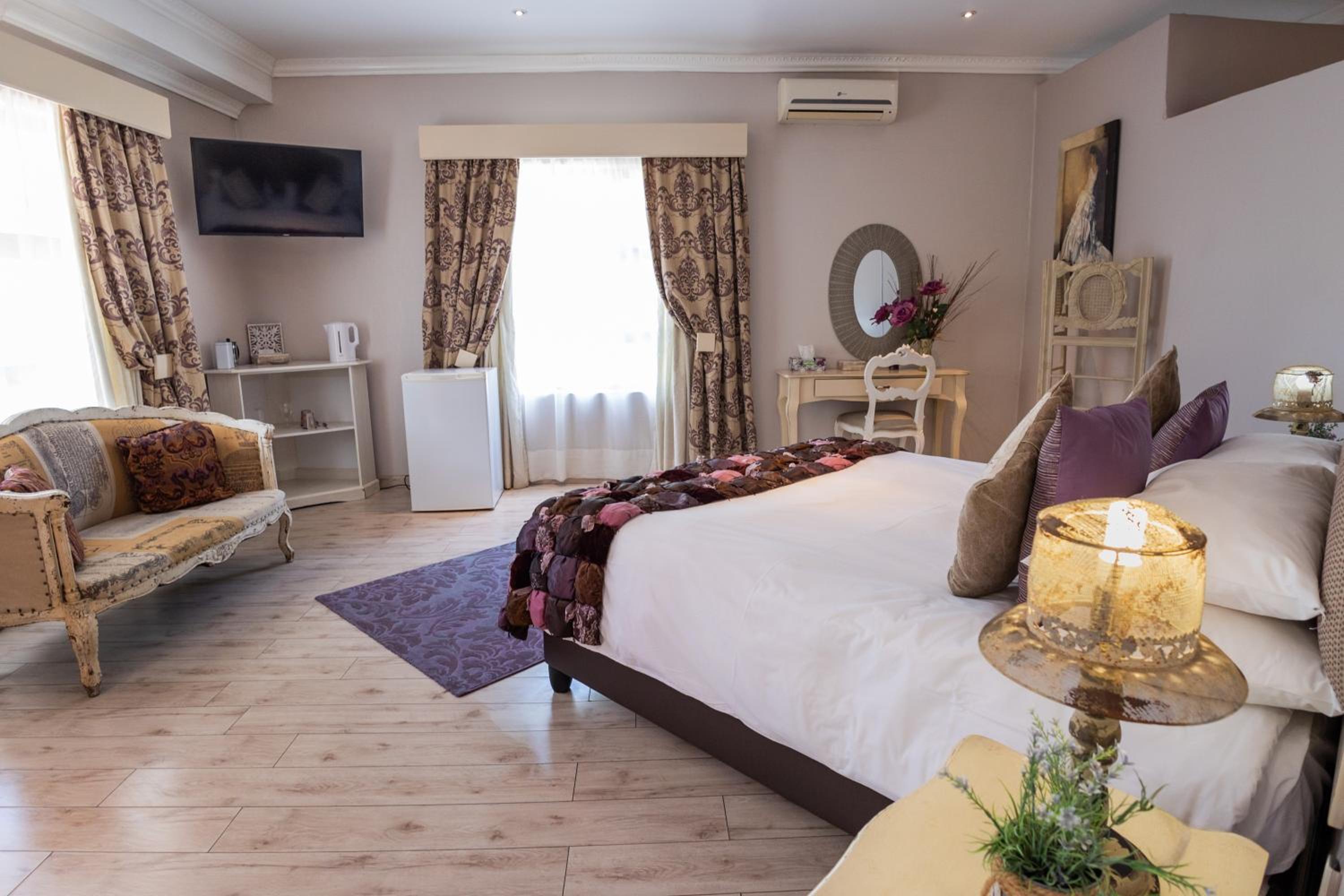 Standard Suite - Photo 6