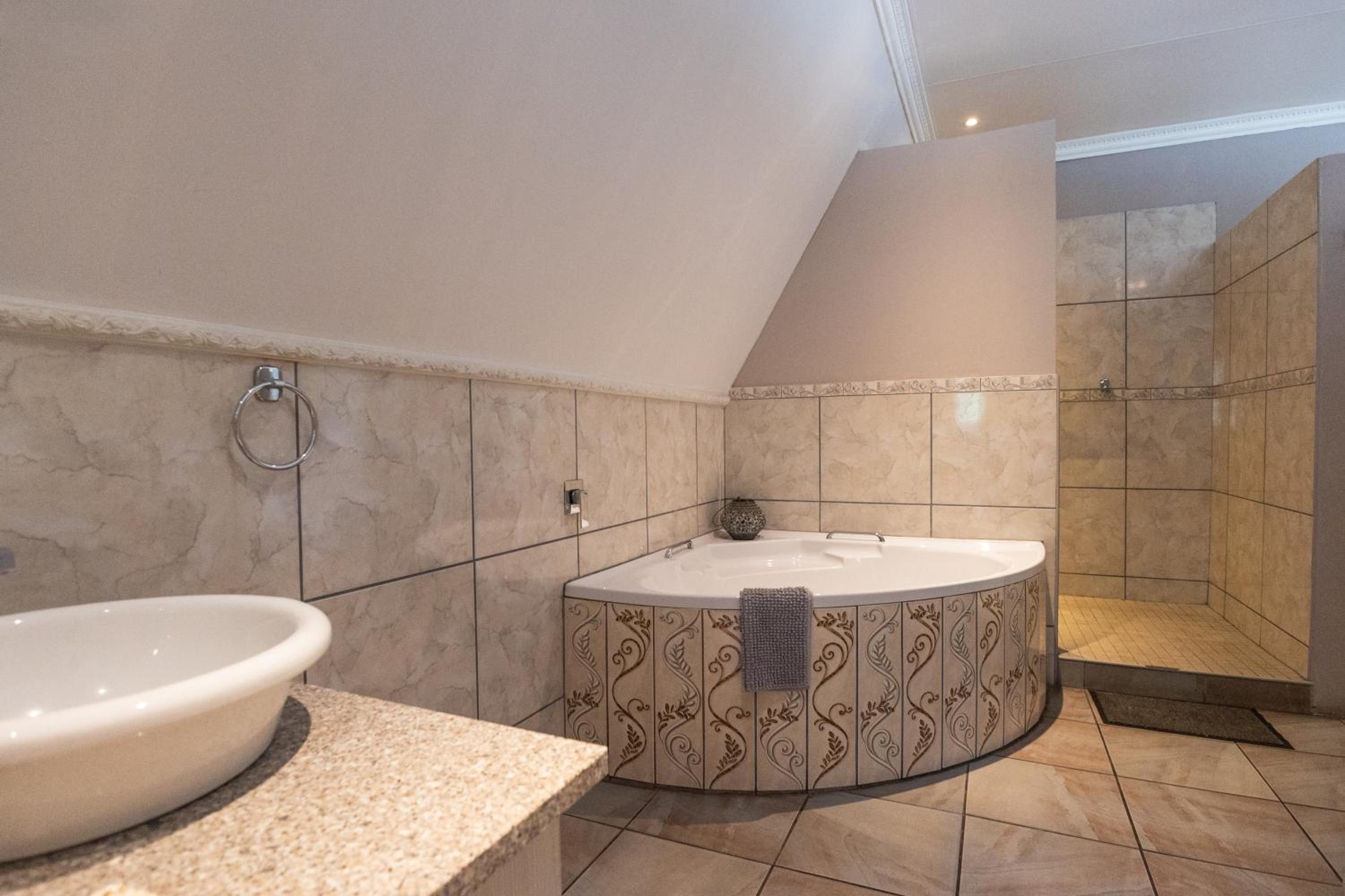 Standard Suite - Photo 5