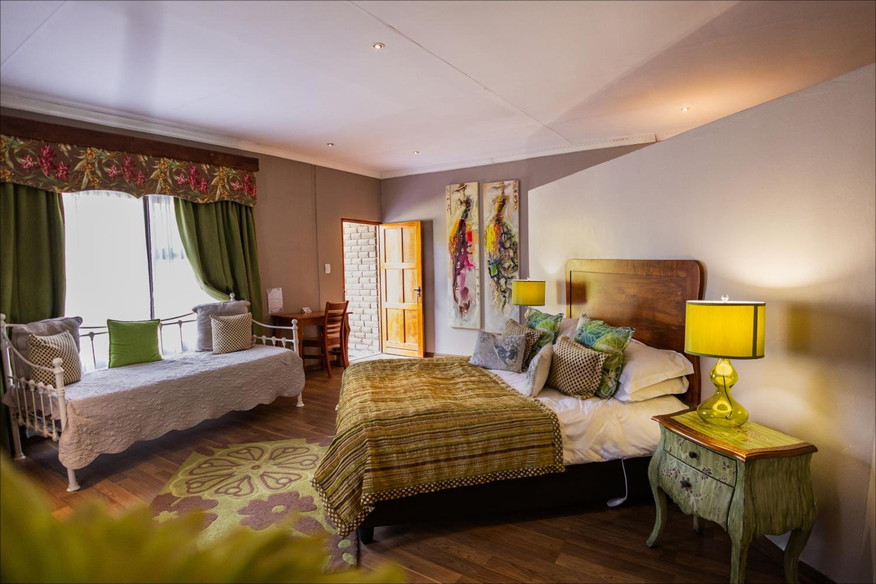 Standard Suite - Photo 22