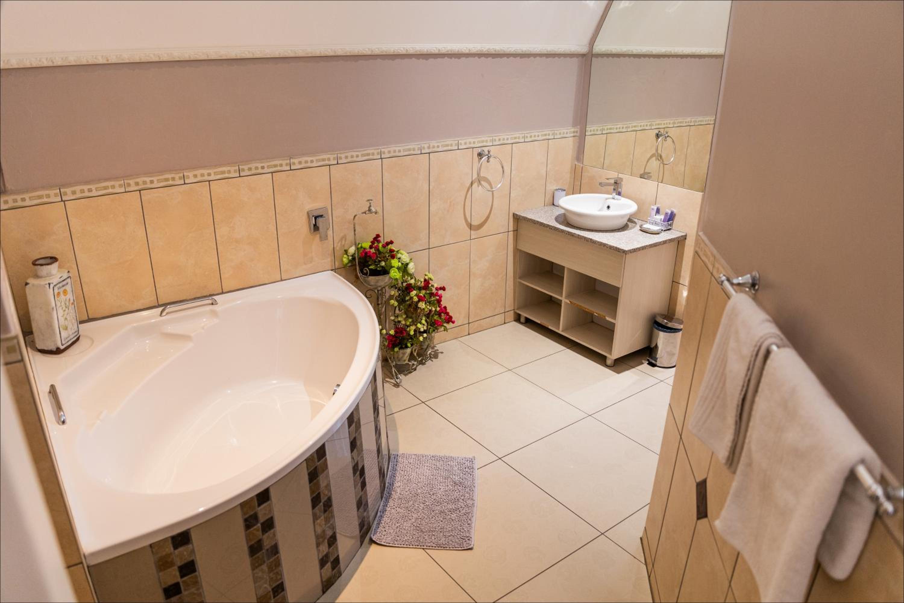 Standard Suite - Photo 19