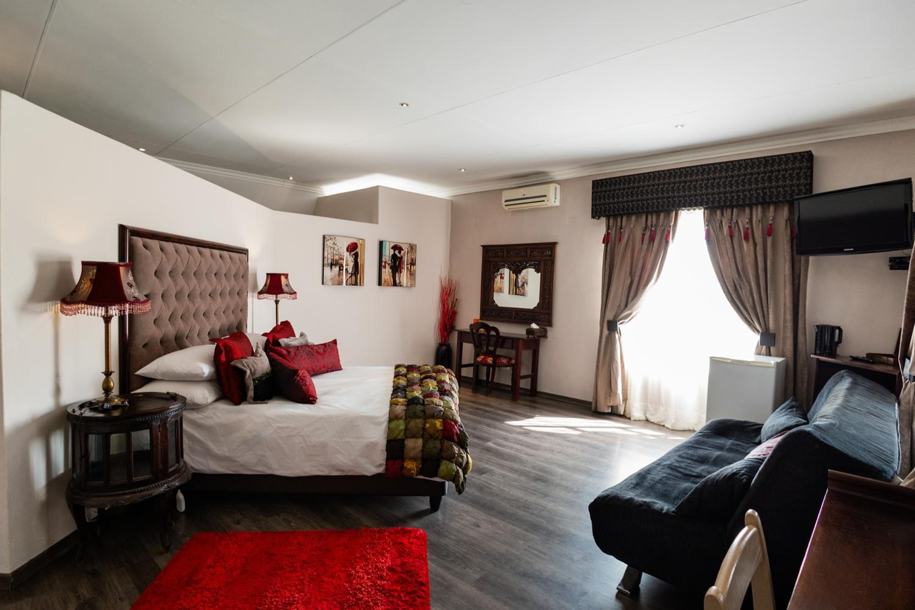 Standard Suite - Photo 18