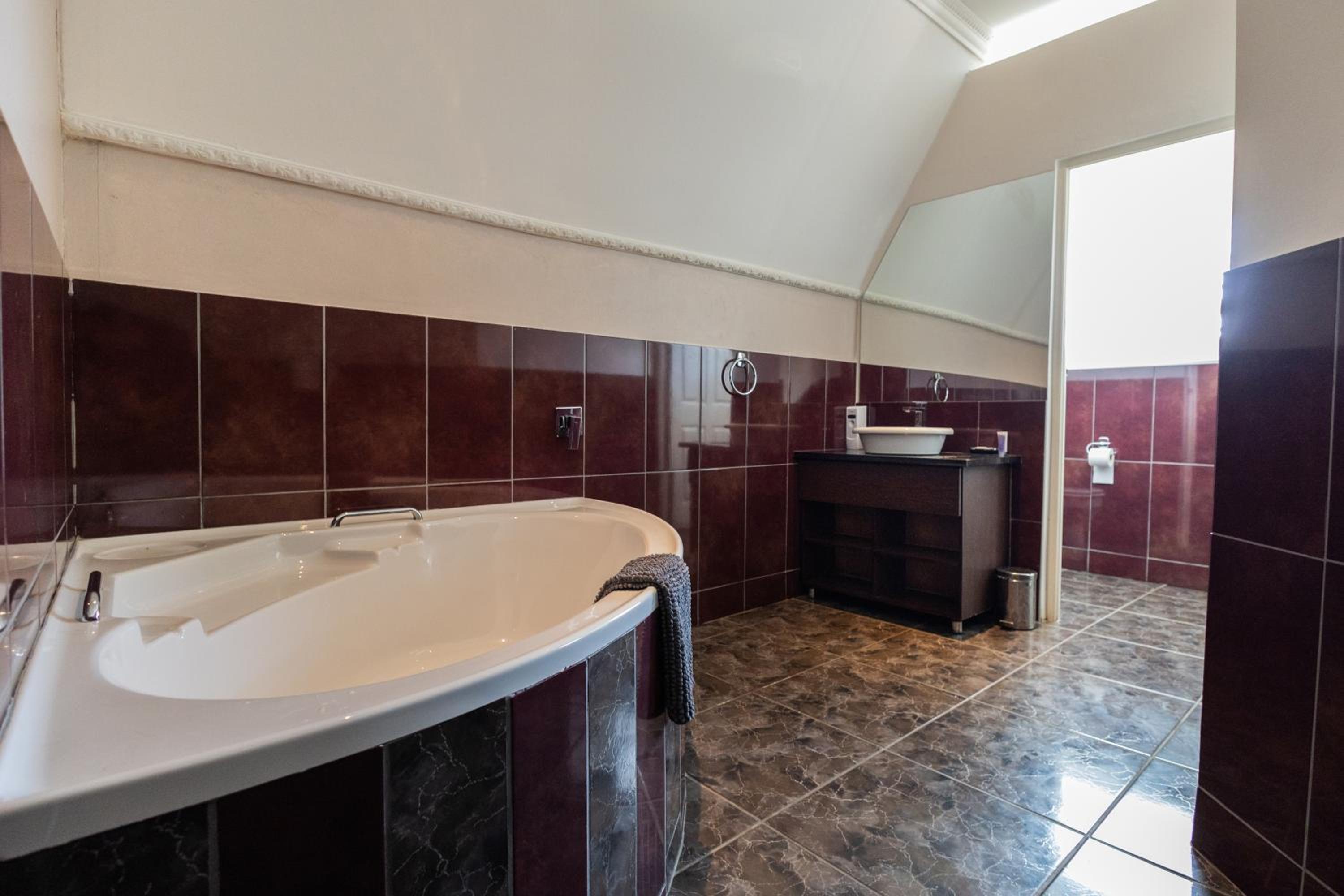 Standard Suite - Photo 23