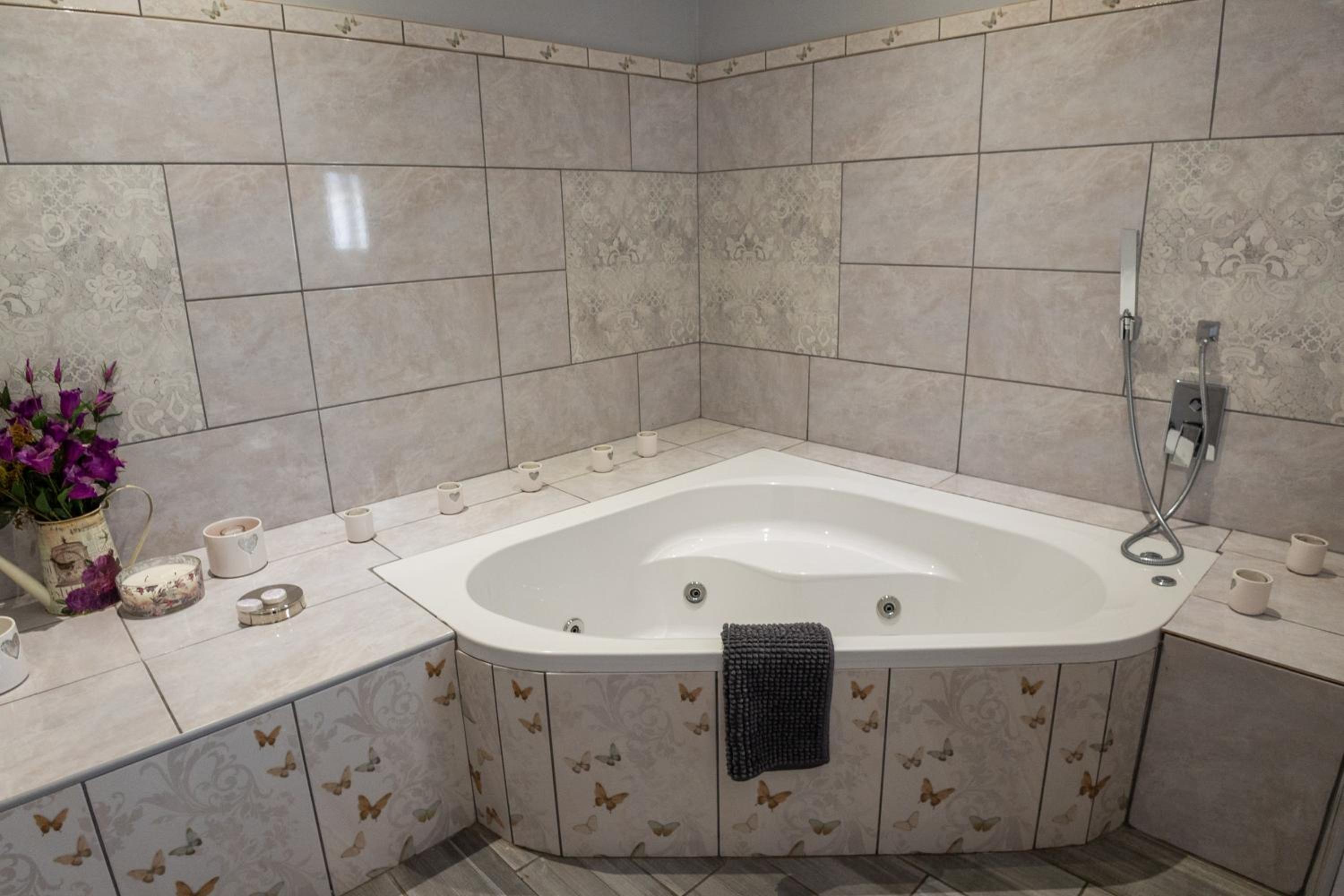 Executive Suite - Photo 8