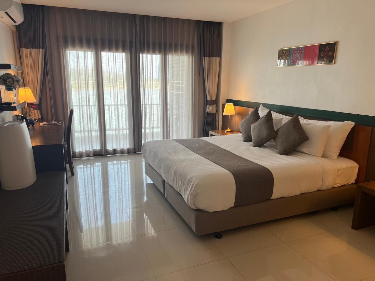 Deluxe Double Room with River View - Photo 14