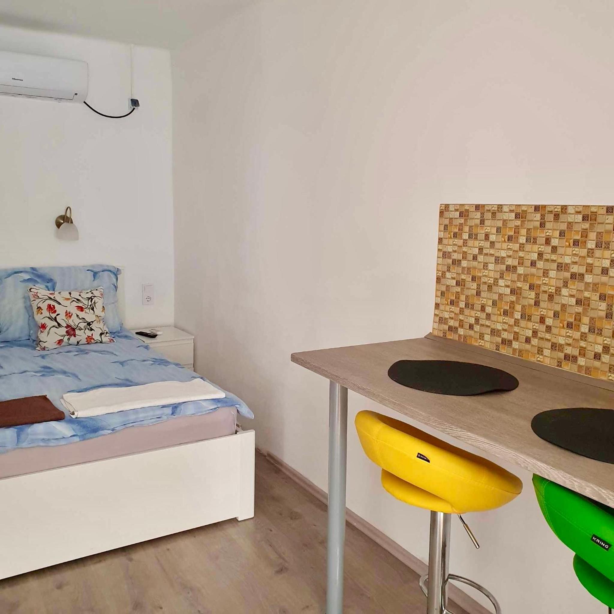 Apartment with Terrace - Photo 5