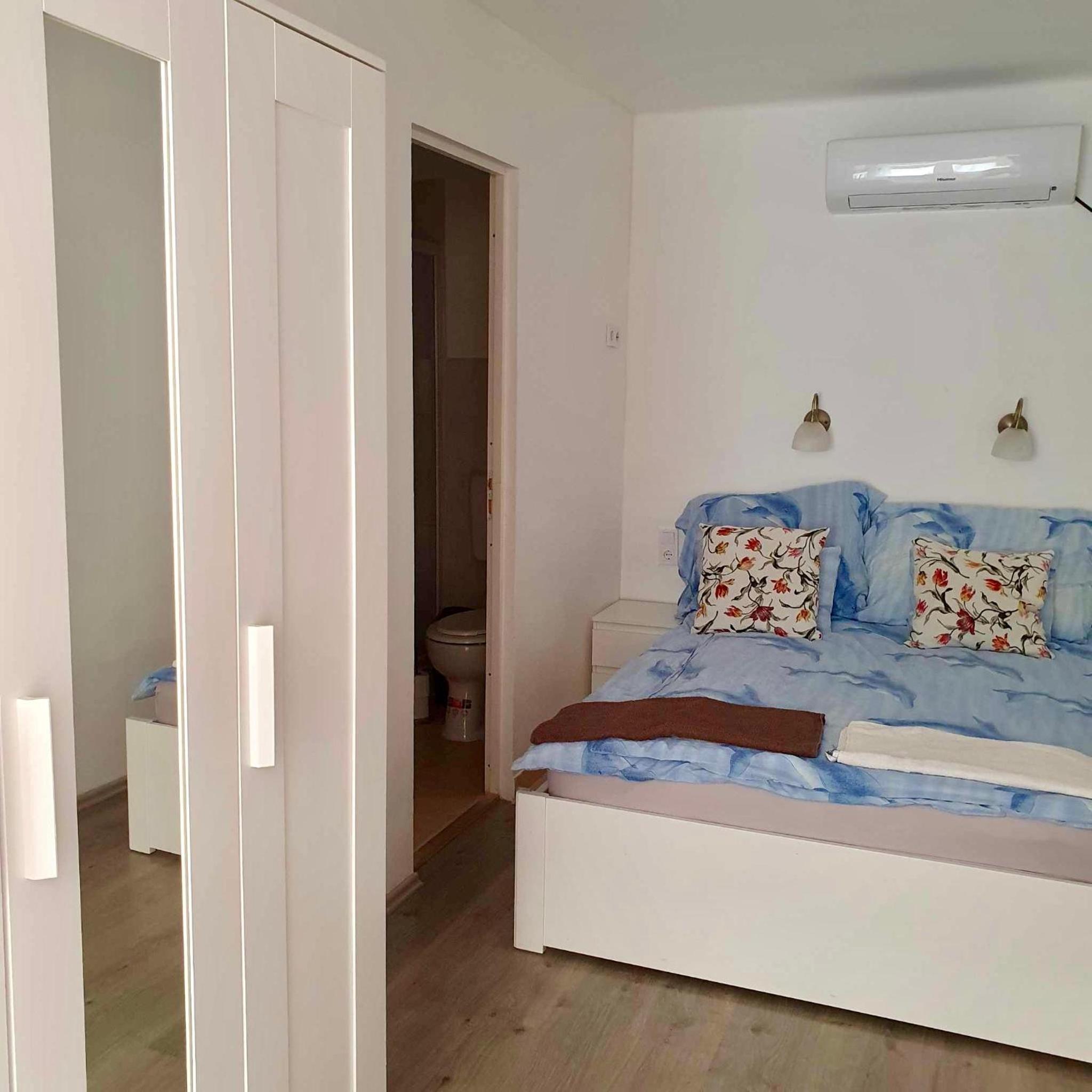 Apartment with Terrace - Photo 2