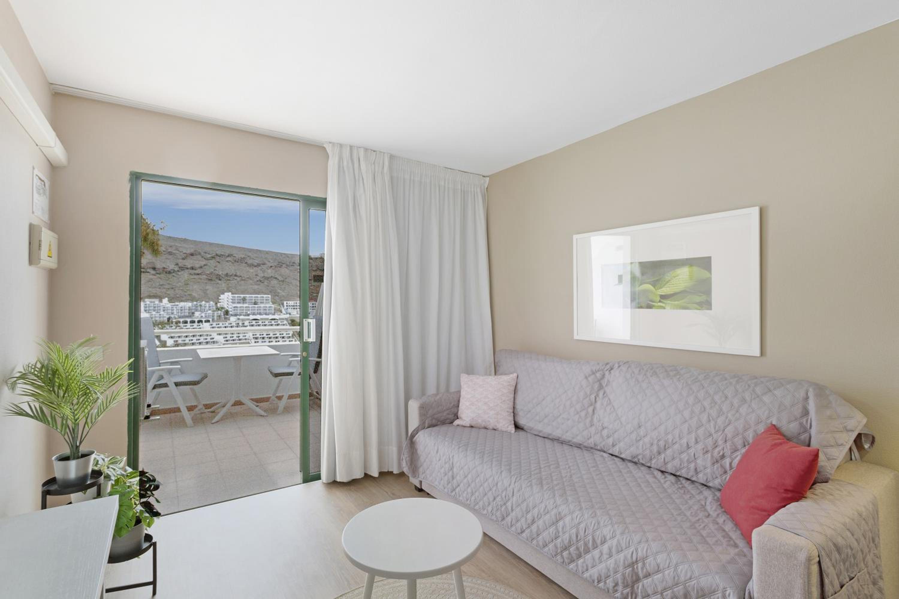 Apartamento de un dormitorio superior con balcón