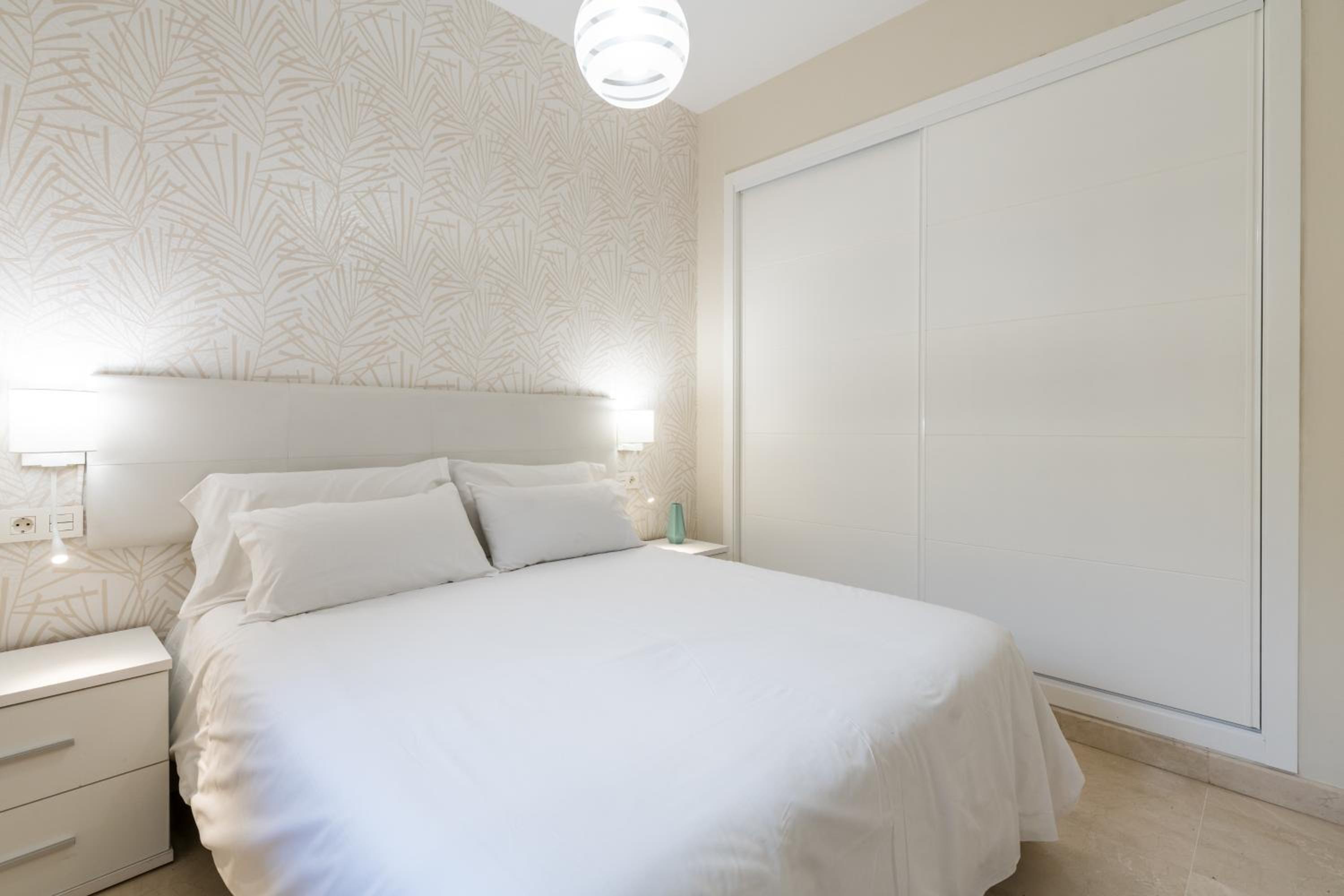 Two-Bedroom Duplex Apartment with Balcony - Photo 33