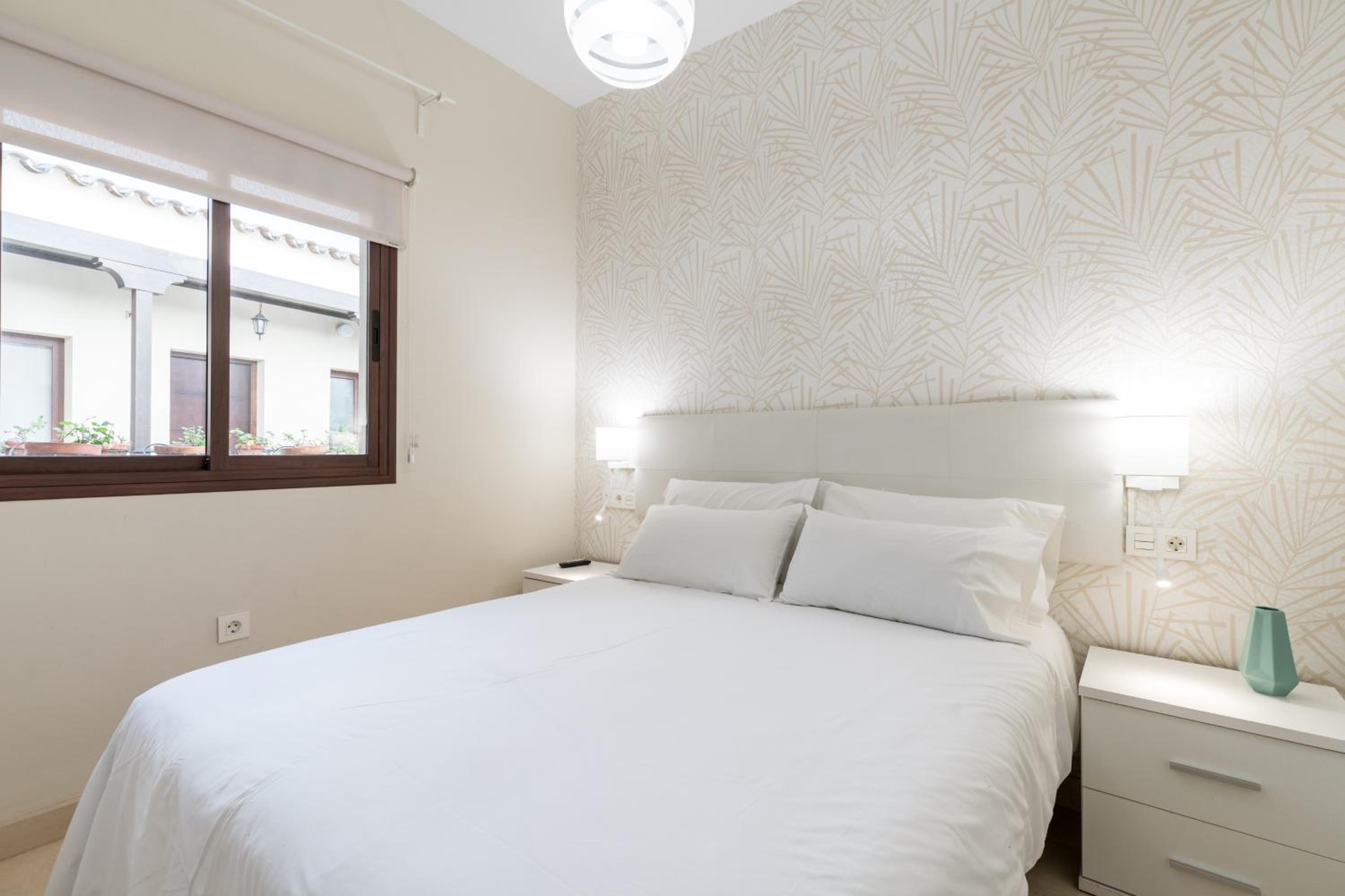 Two-Bedroom Duplex Apartment with Balcony - Photo 30