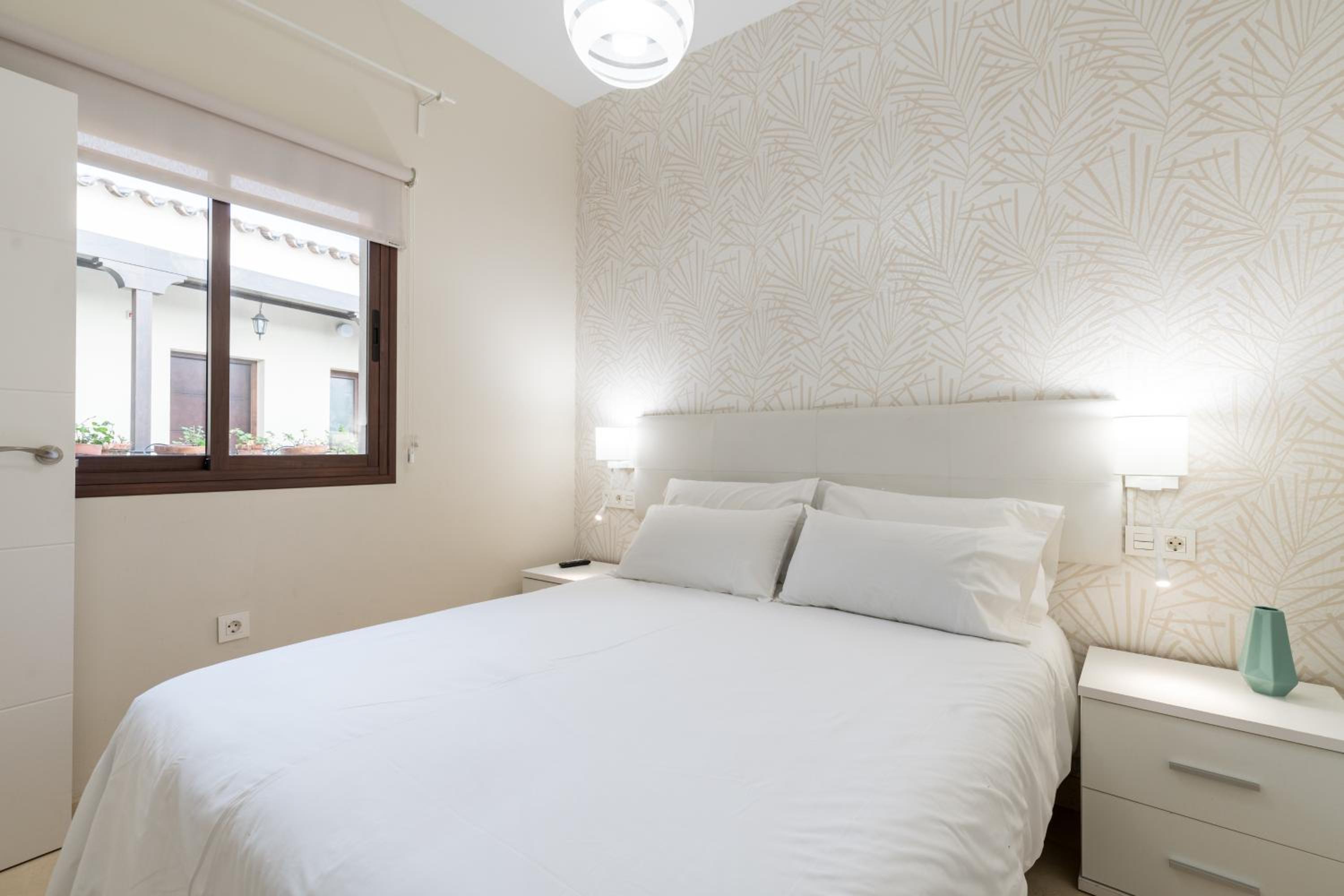 Two-Bedroom Duplex Apartment with Balcony - Photo 29