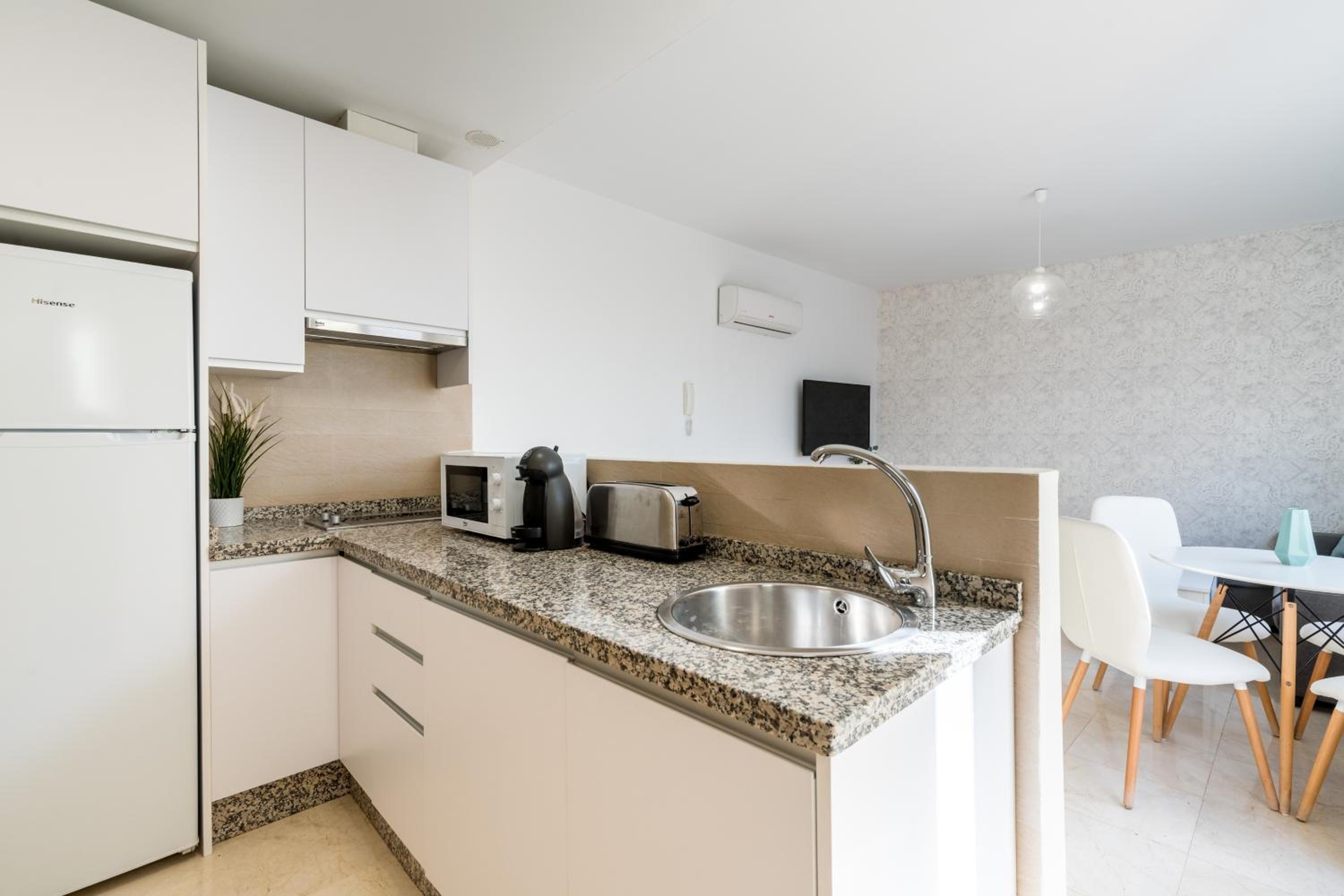 Two-Bedroom Duplex Apartment with Balcony - Photo 17