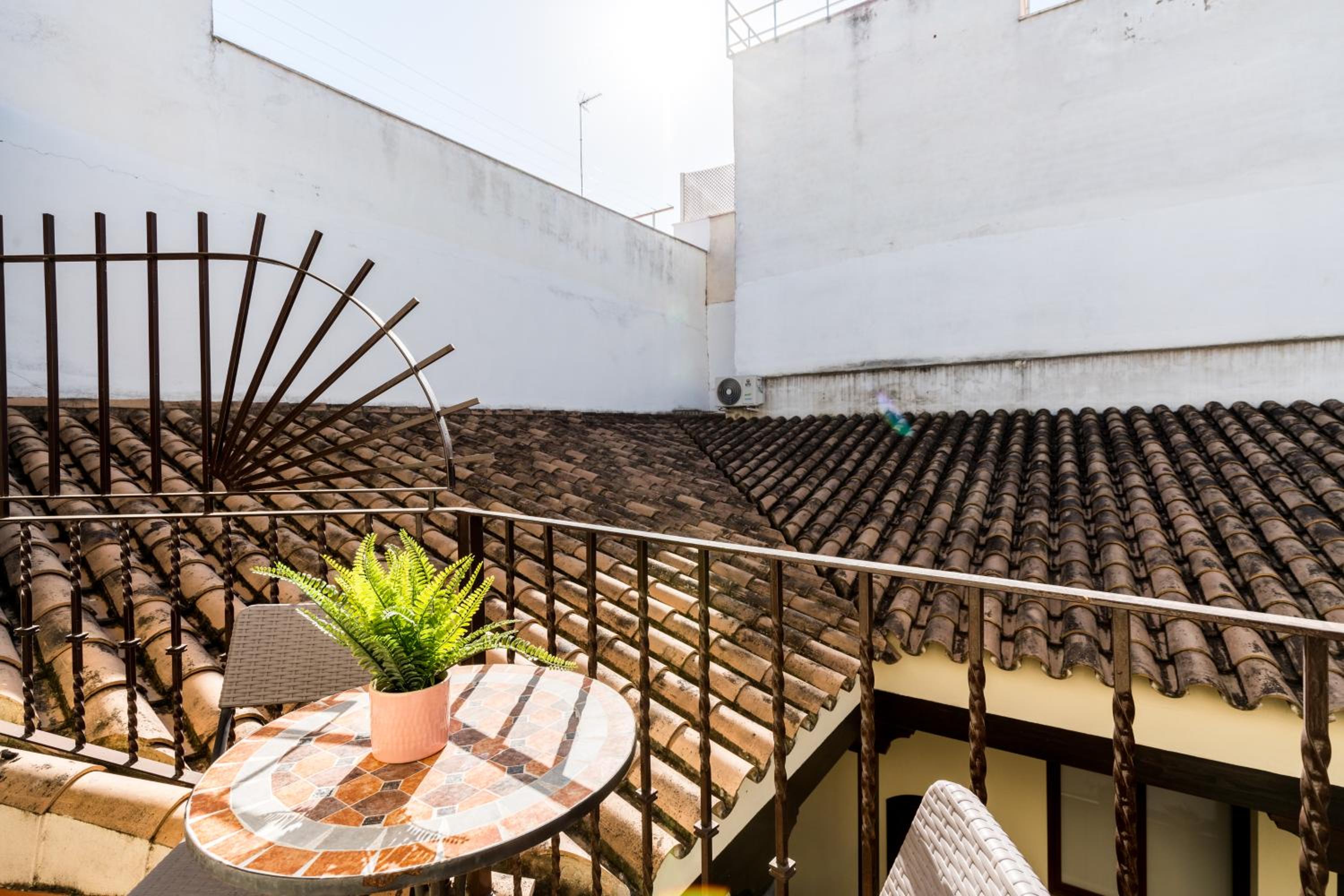Two-Bedroom Duplex Apartment with Balcony - Photo 16