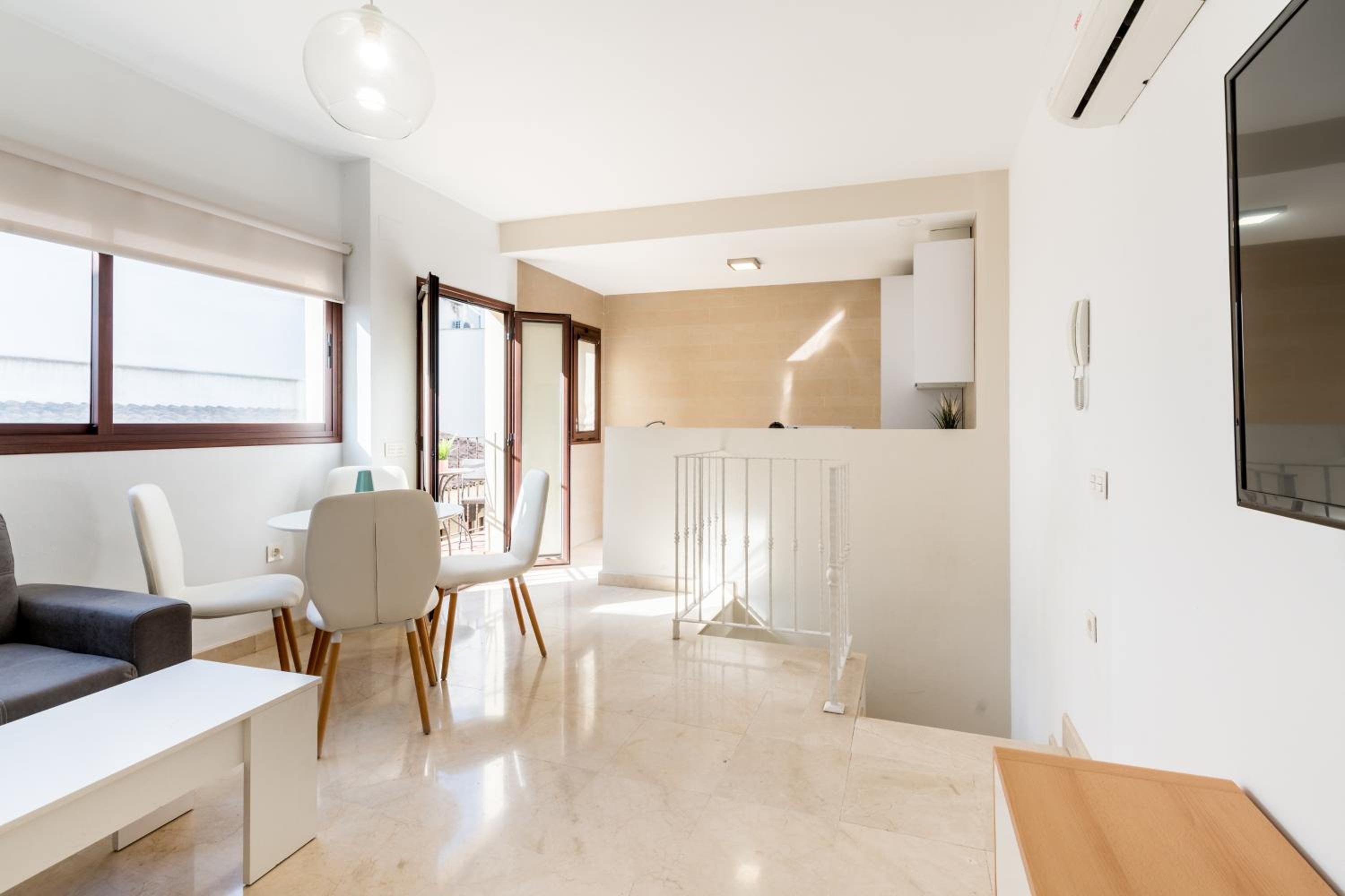 Two-Bedroom Duplex Apartment with Balcony - Photo 1